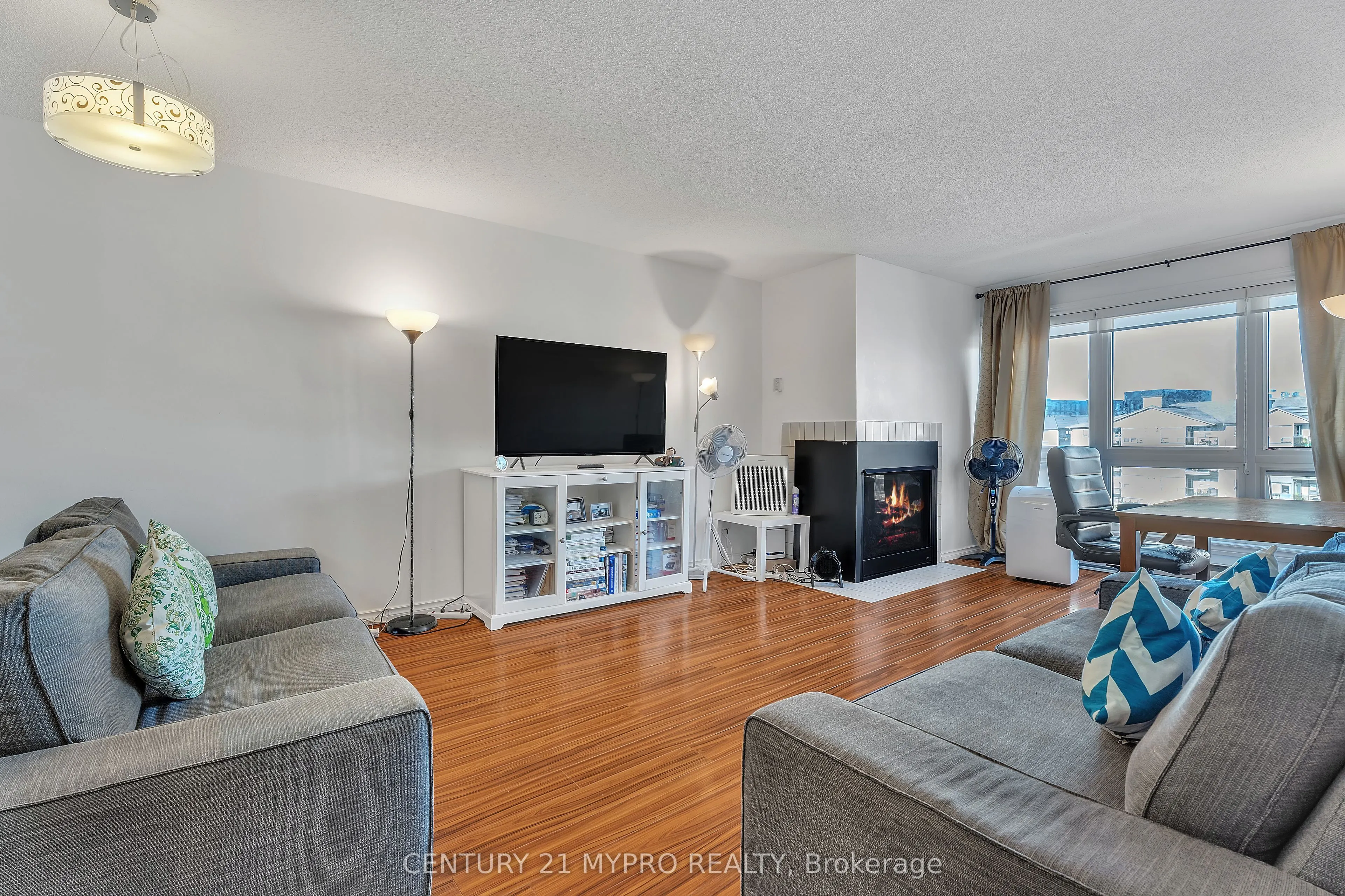 1 Jacksway Crescent, #410