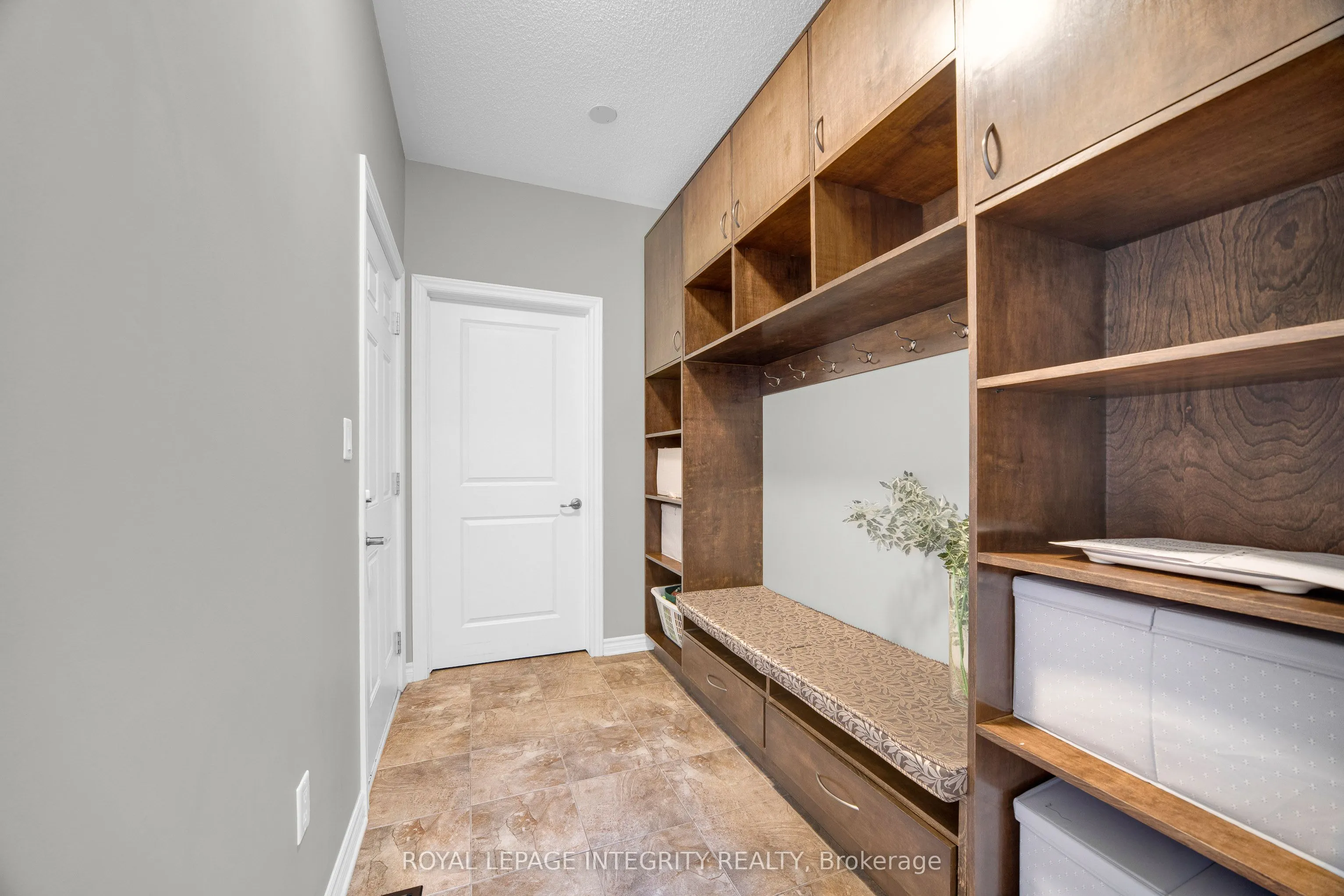 514 Carina Crescent