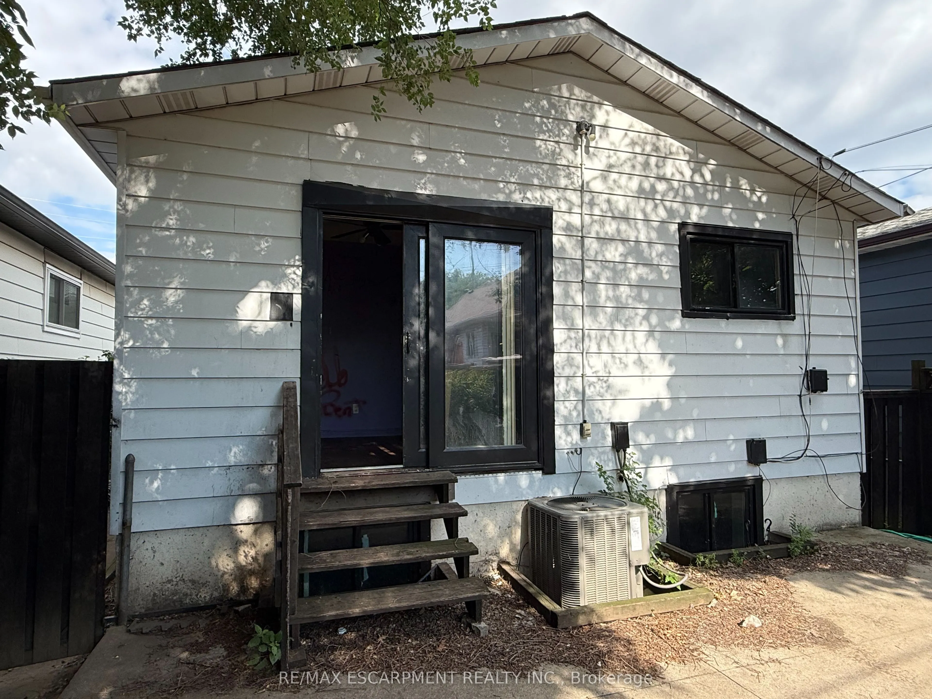 11 GARSIDE Avenue S