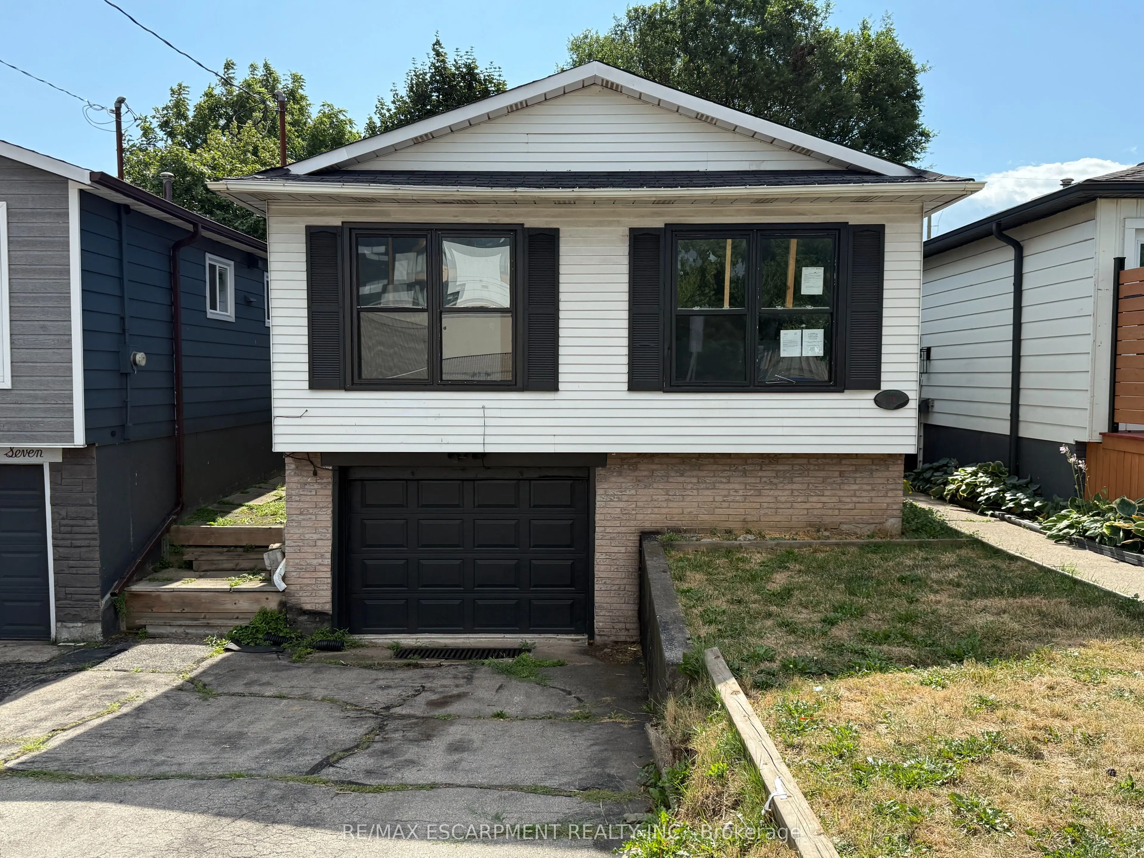 11 GARSIDE Avenue S