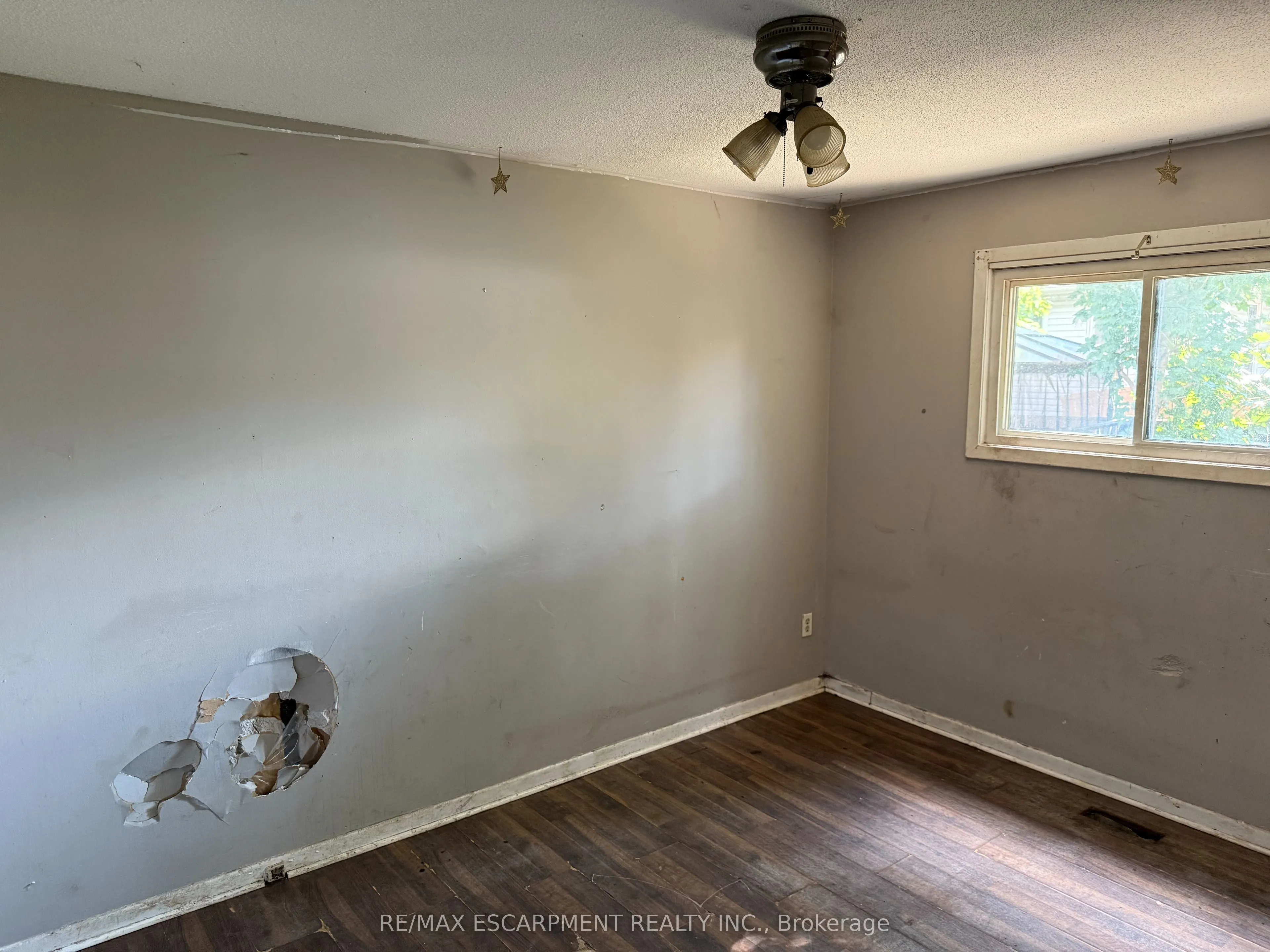 11 GARSIDE Avenue S