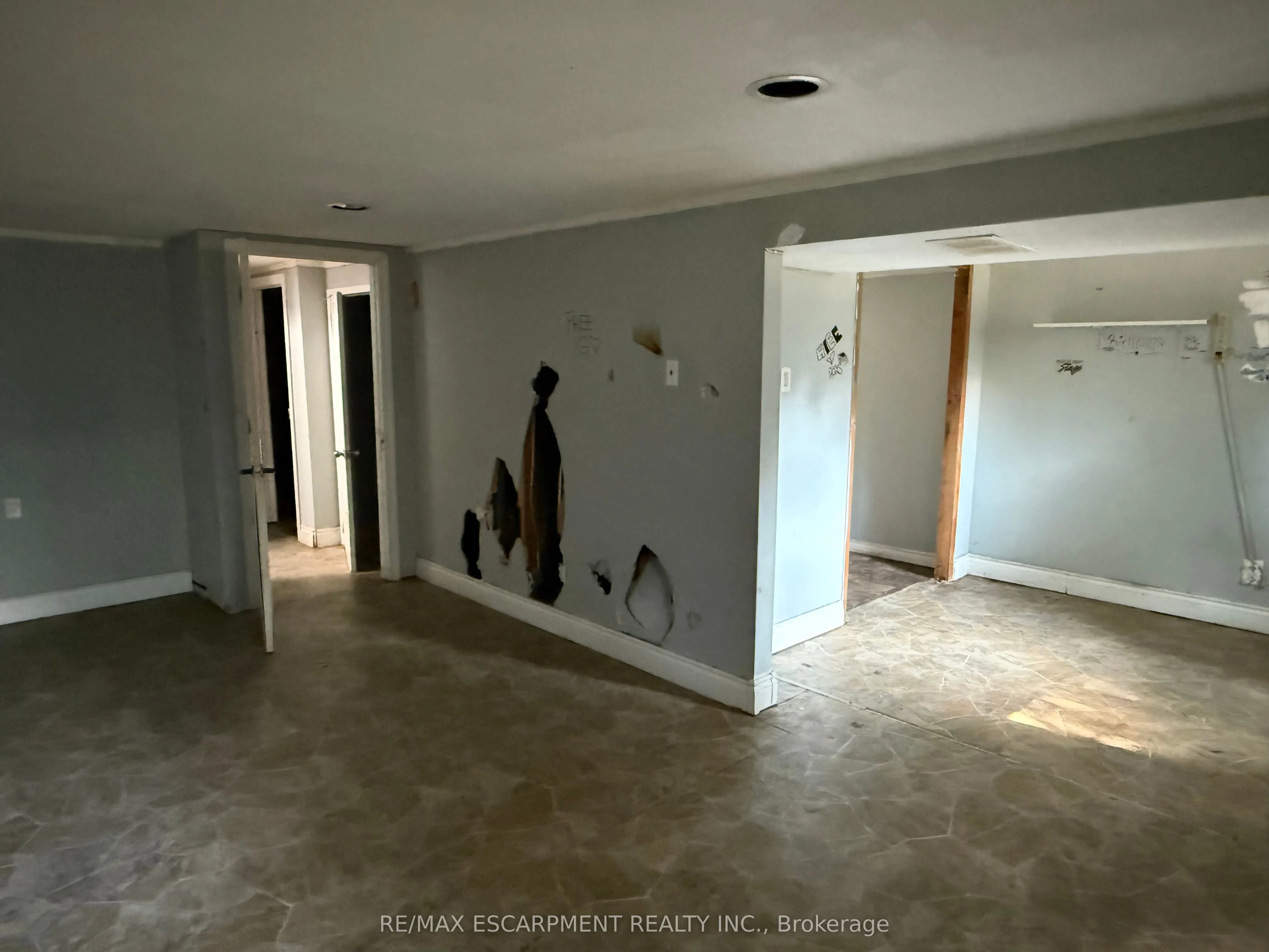 11 GARSIDE Avenue S