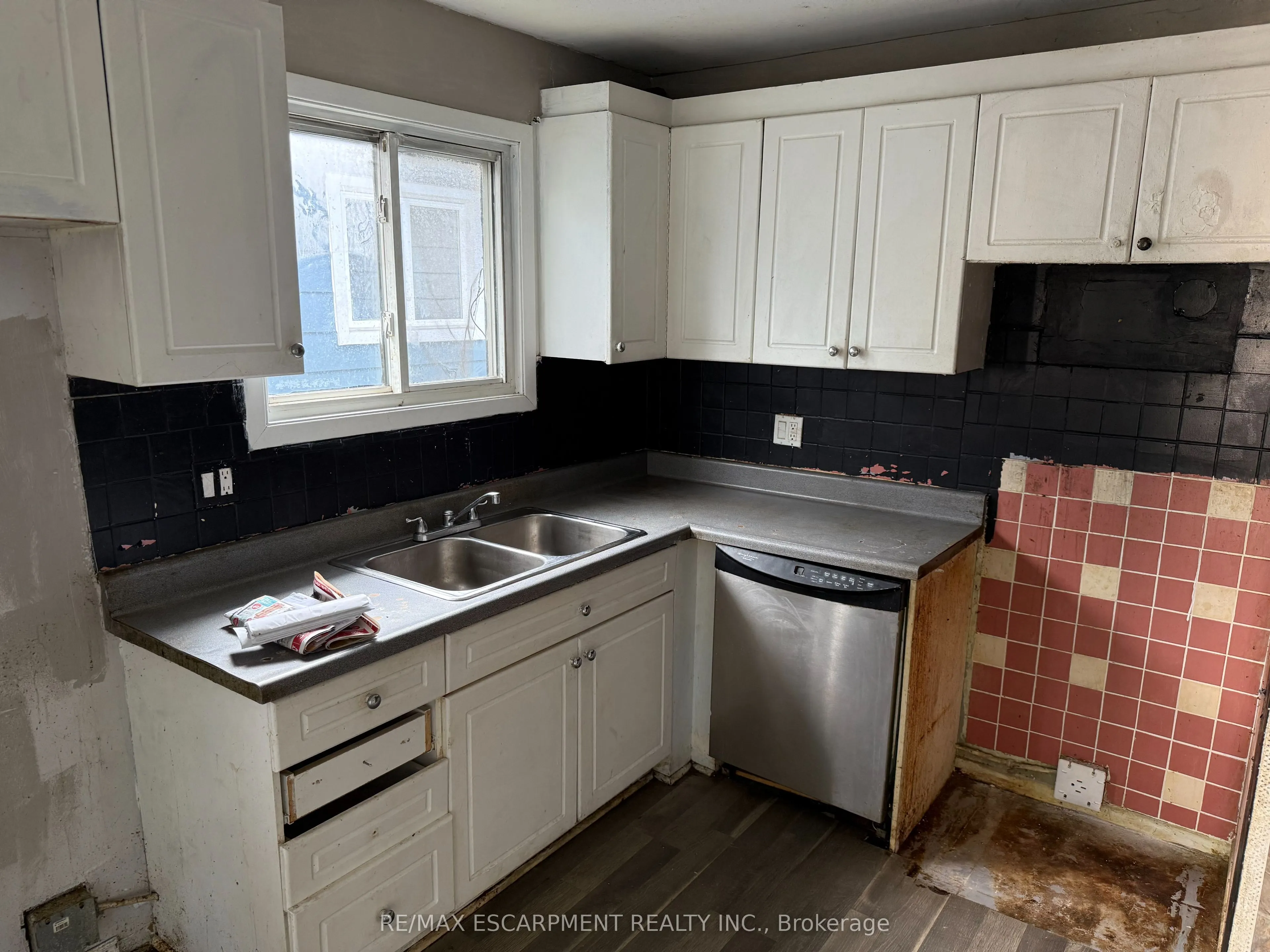 11 GARSIDE Avenue S