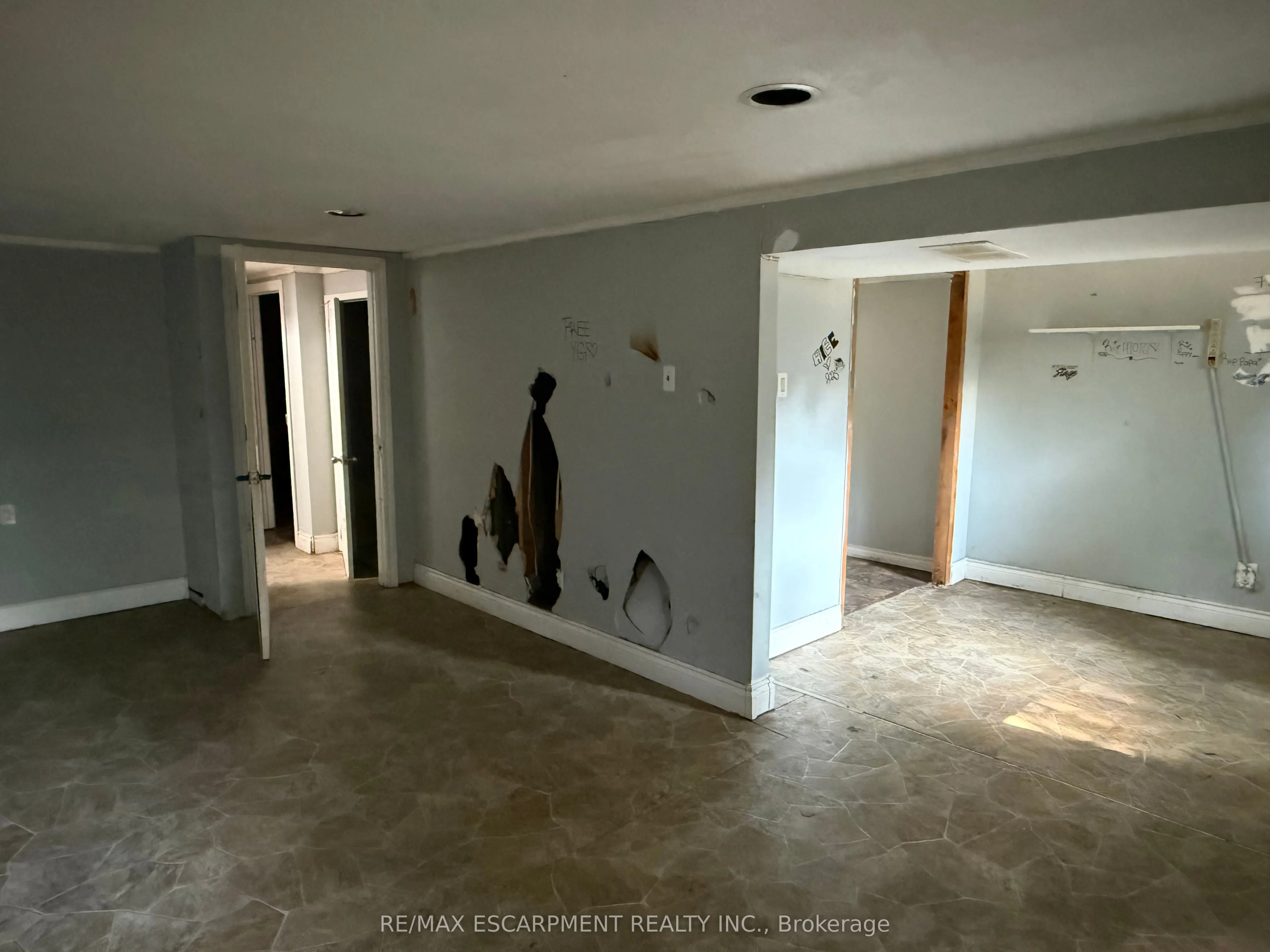 11 GARSIDE Avenue S
