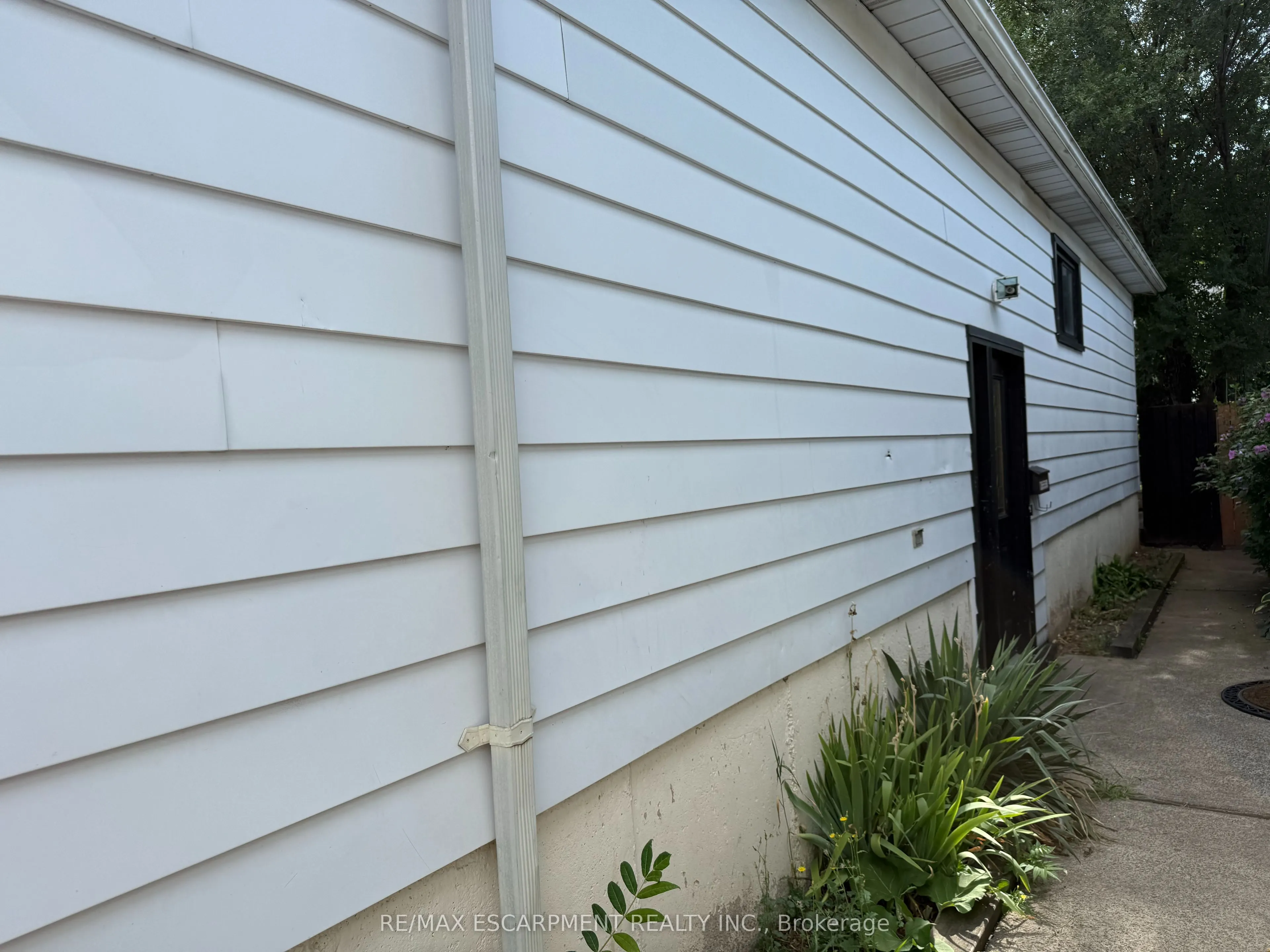 11 GARSIDE Avenue S