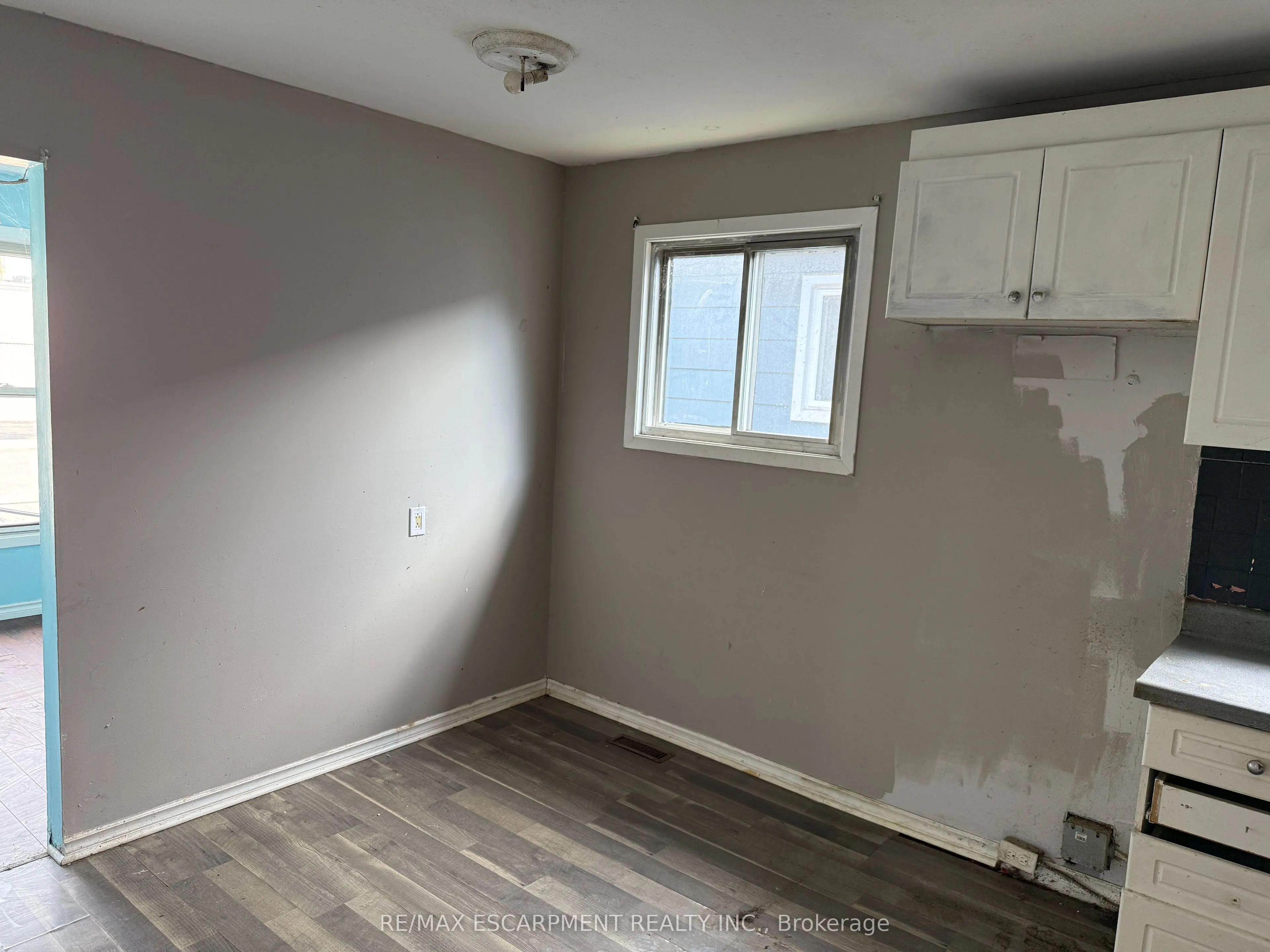 11 GARSIDE Avenue S