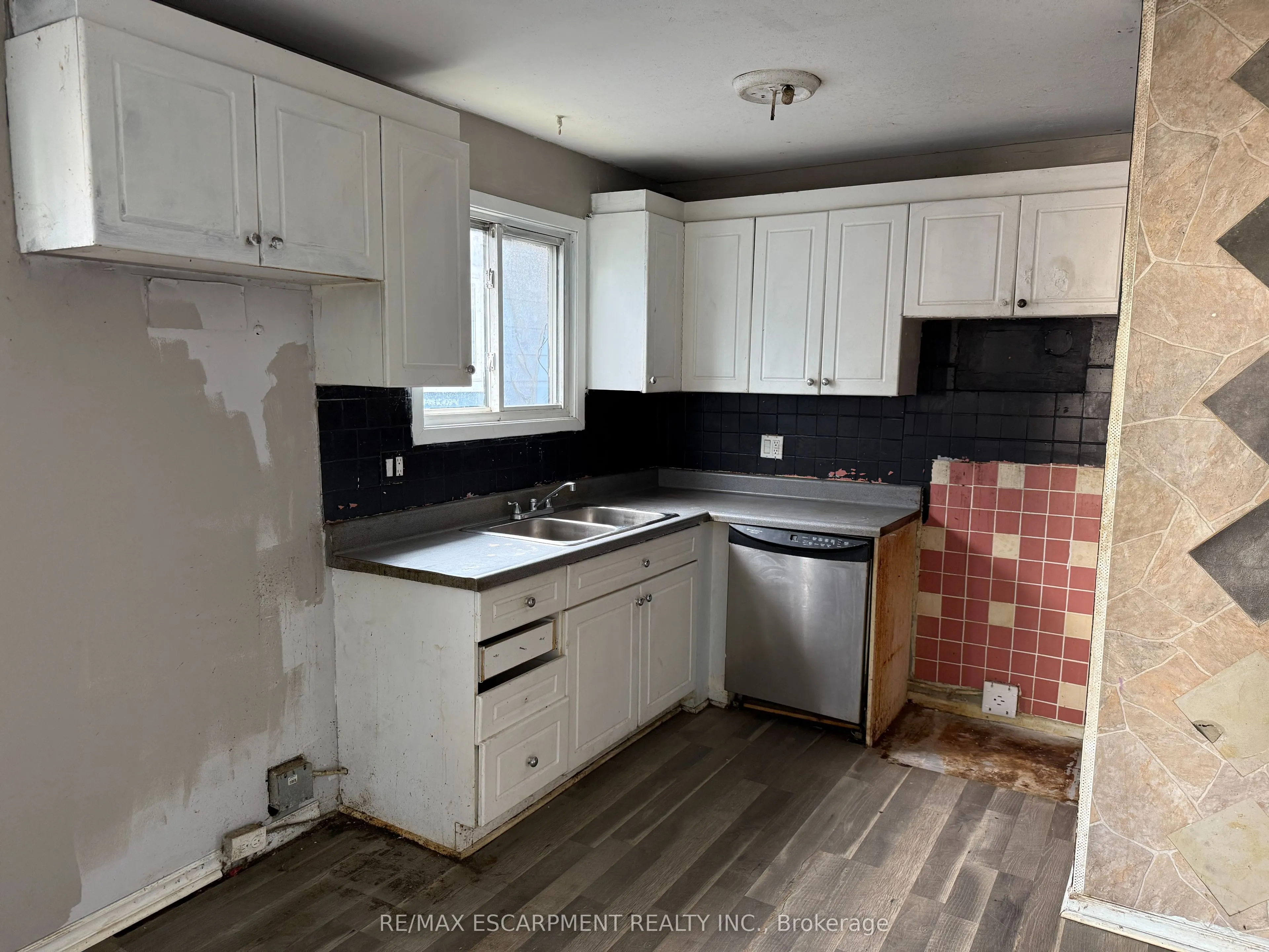 11 GARSIDE Avenue S