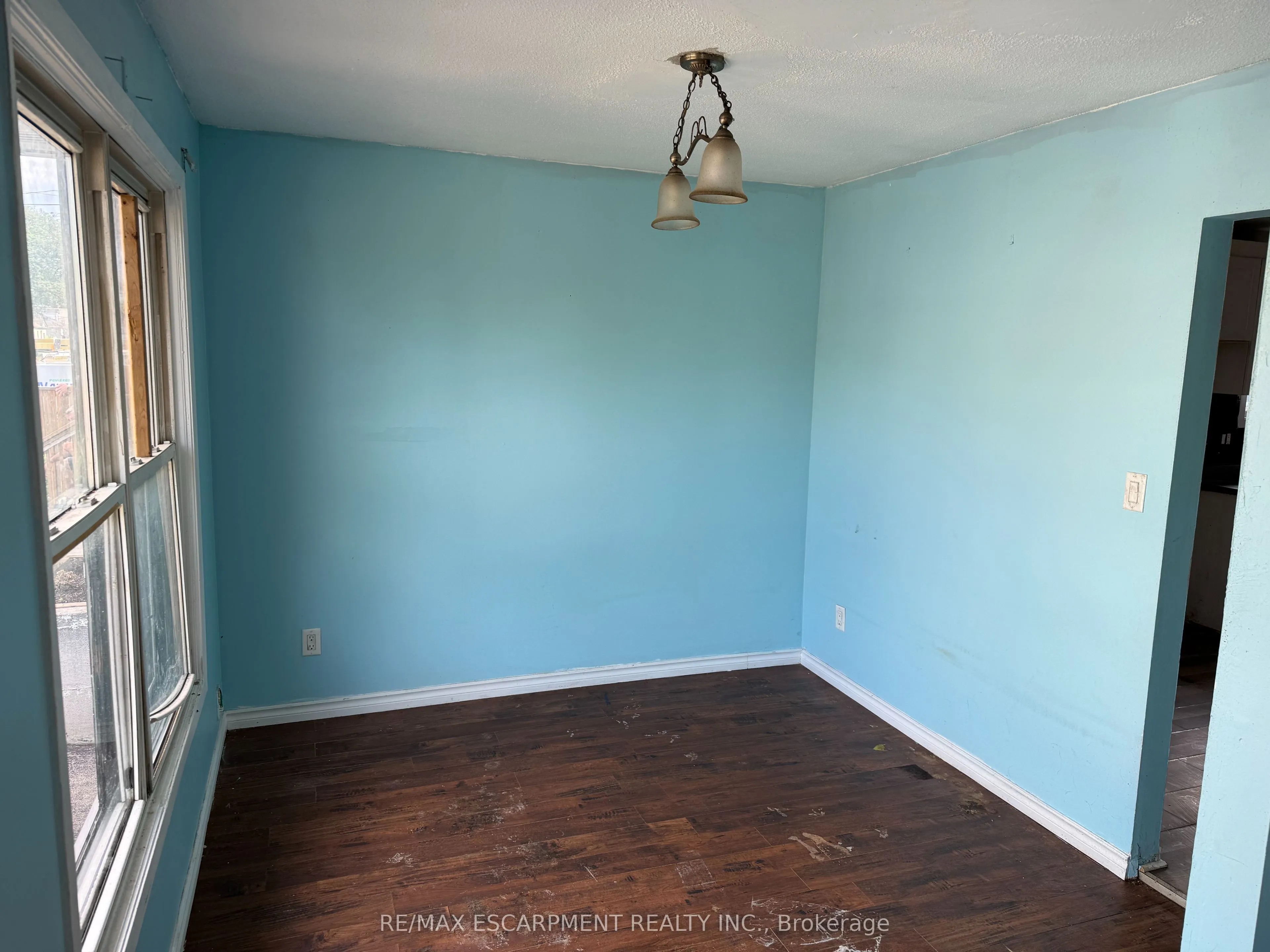 11 GARSIDE Avenue S