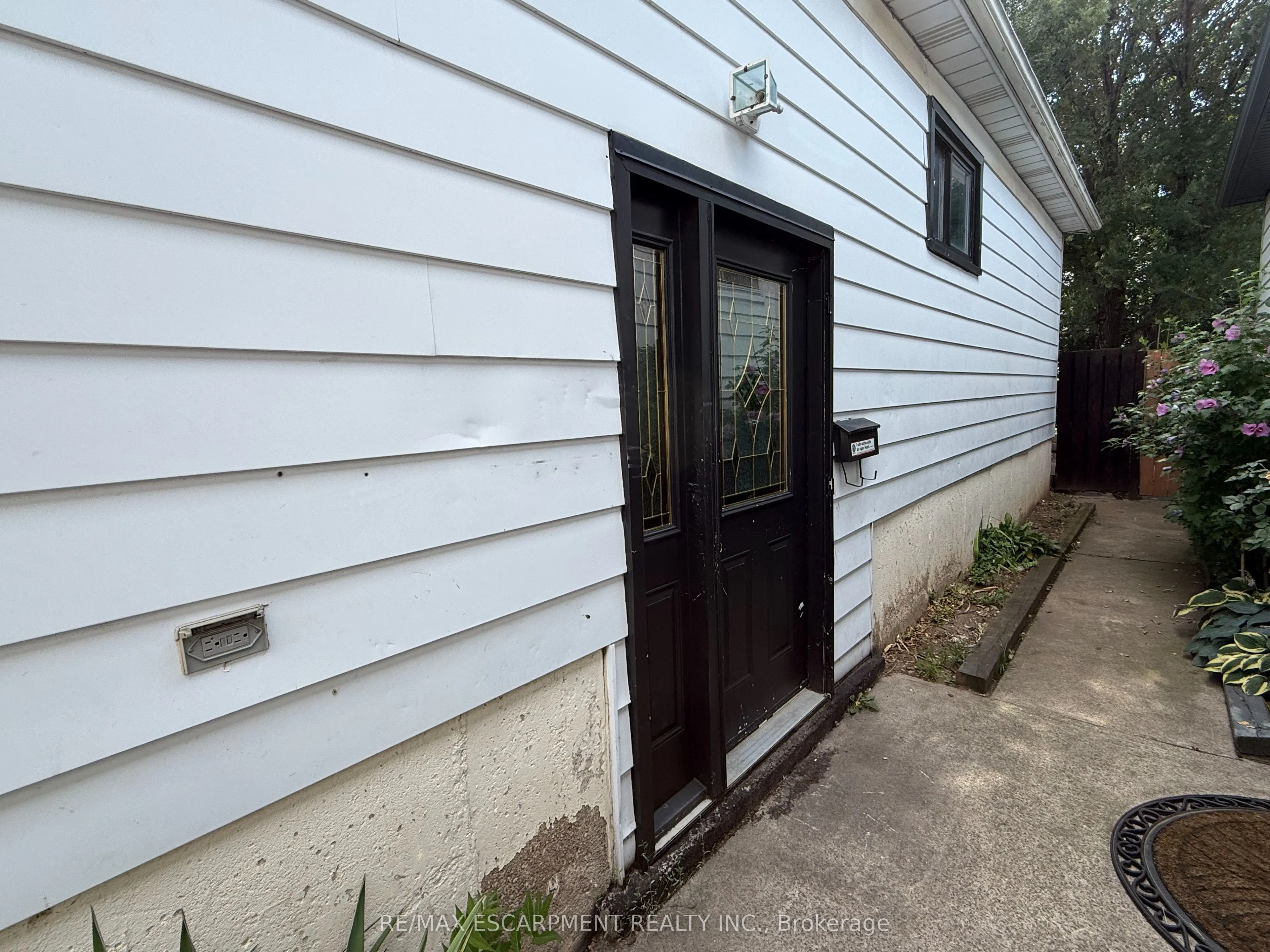 11 GARSIDE Avenue S