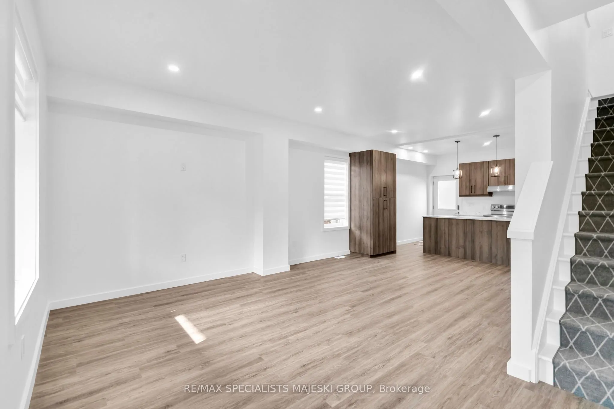 103 Kenilworth Avenue S