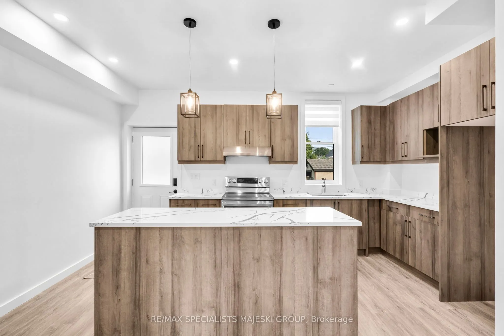 103 Kenilworth Avenue S