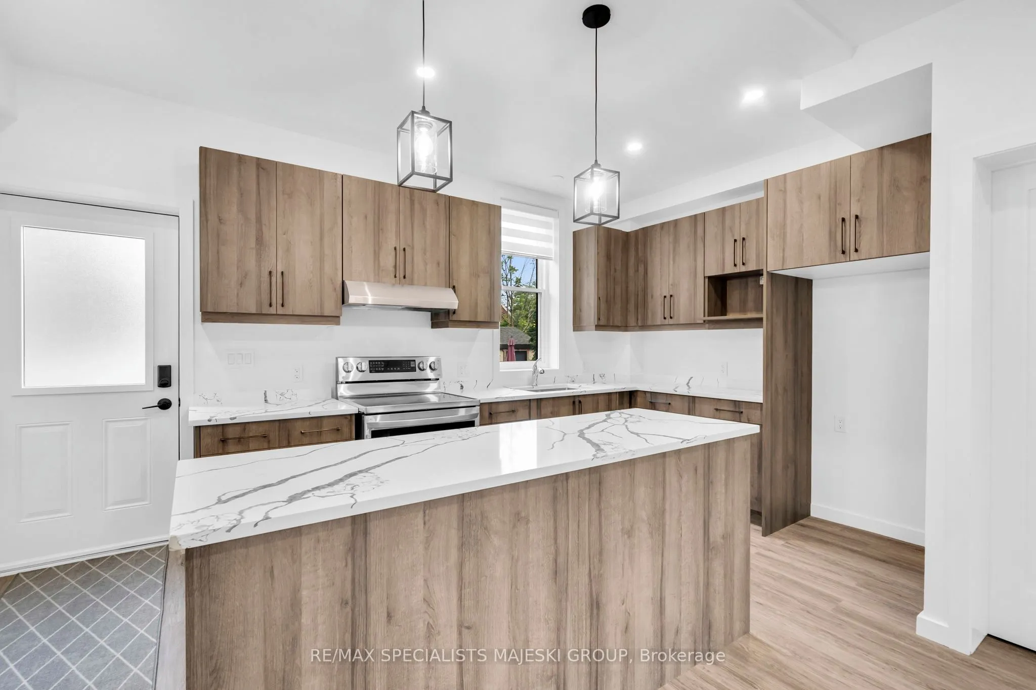 103 Kenilworth Avenue S