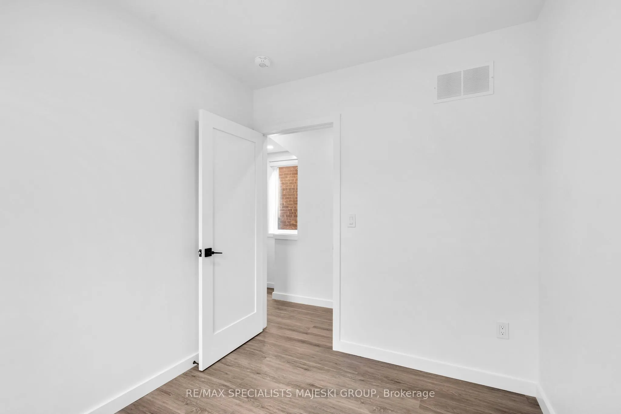 103 Kenilworth Avenue S