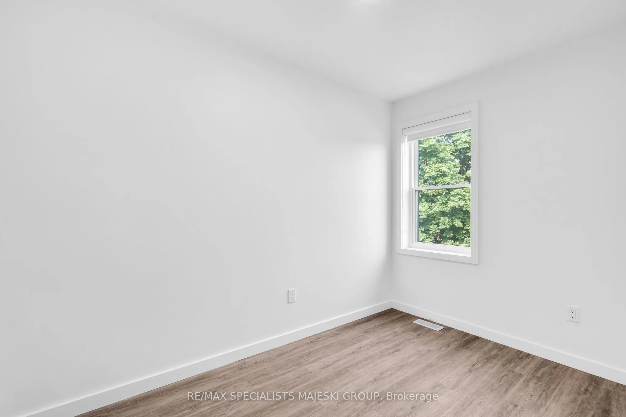 103 Kenilworth Avenue S