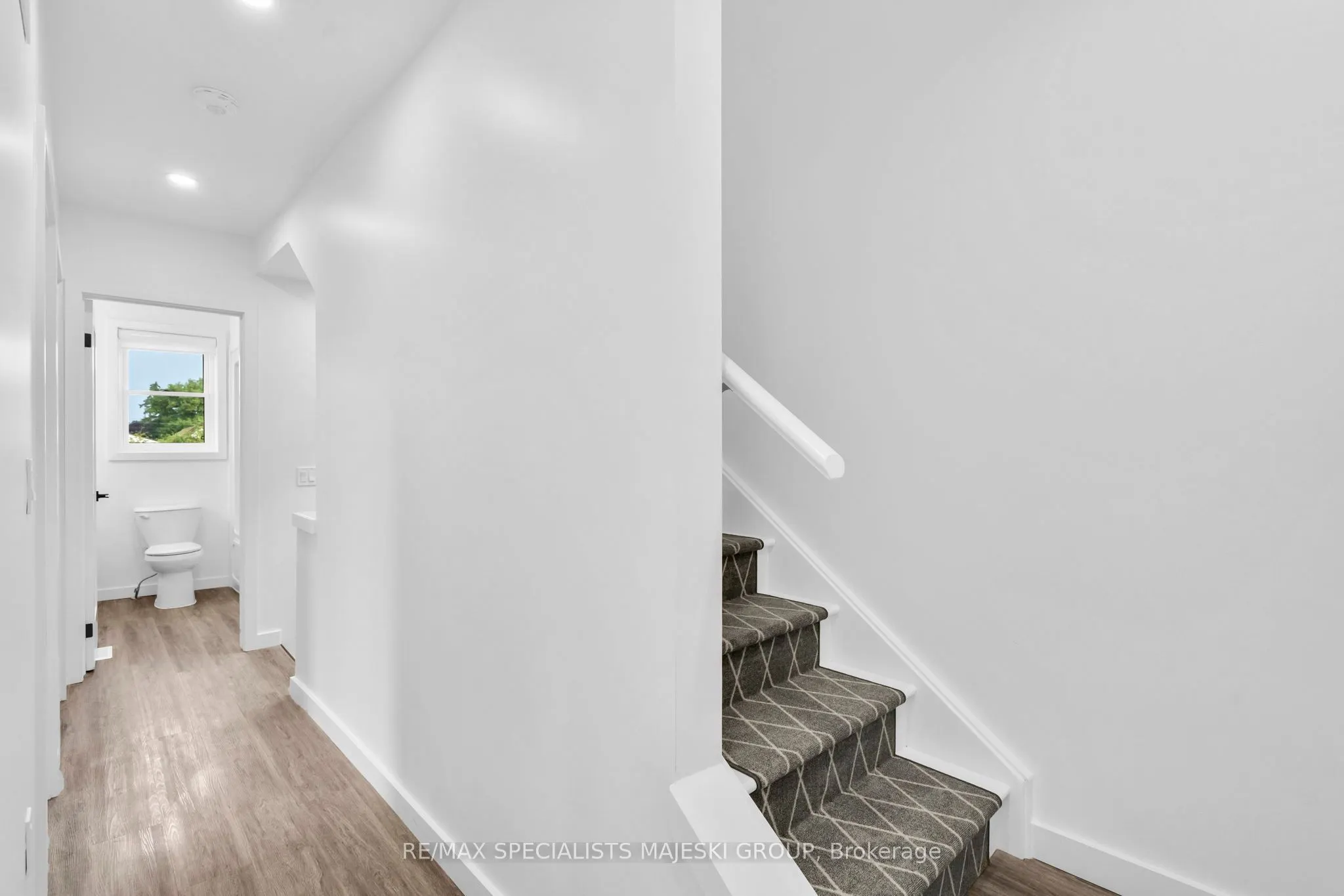 103 Kenilworth Avenue S