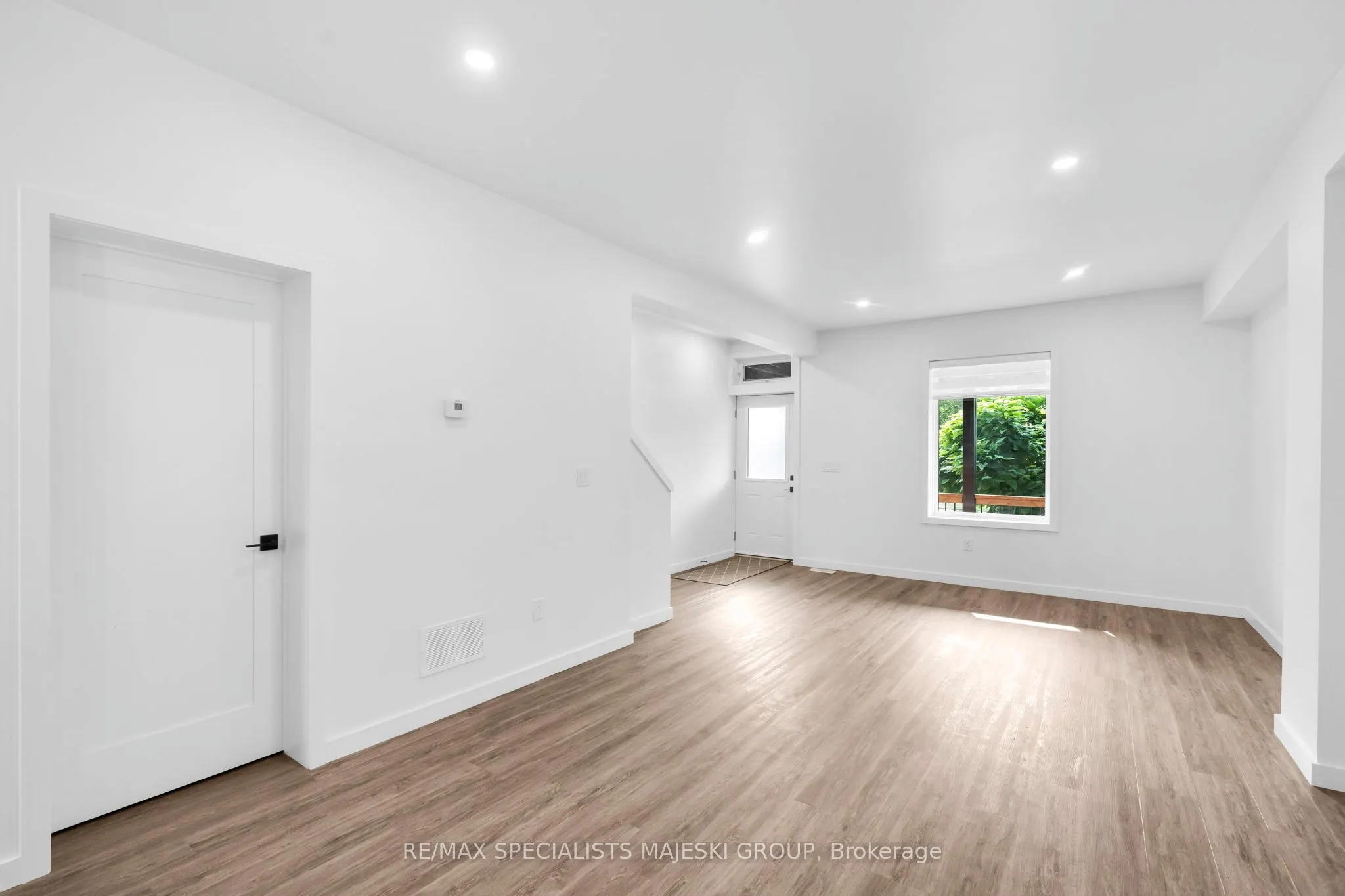 103 Kenilworth Avenue S