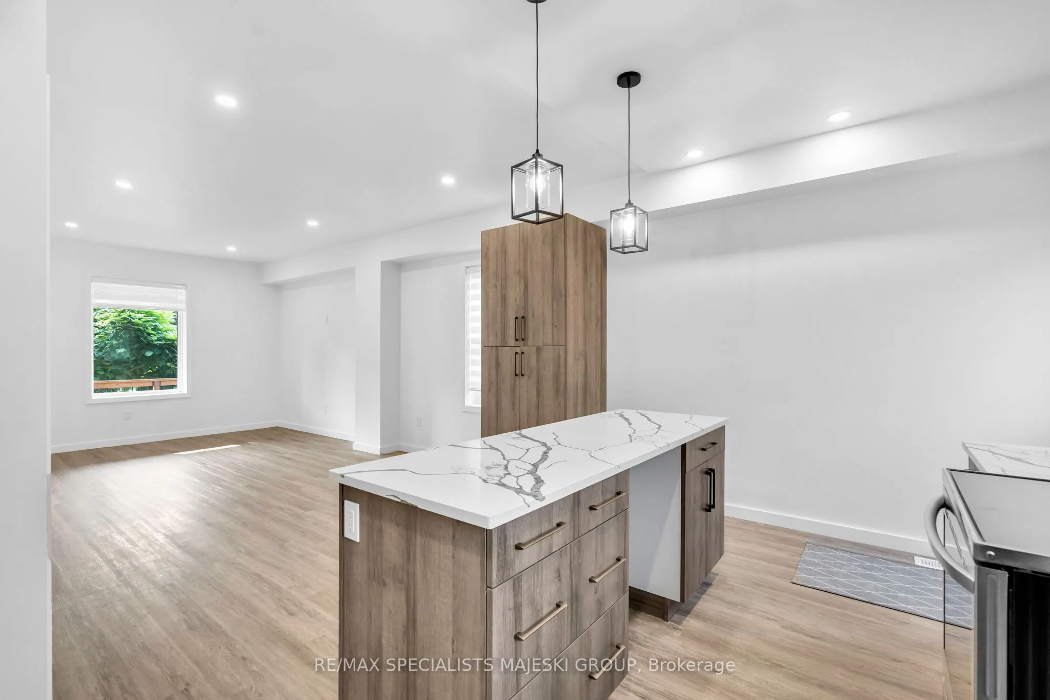 103 Kenilworth Avenue S