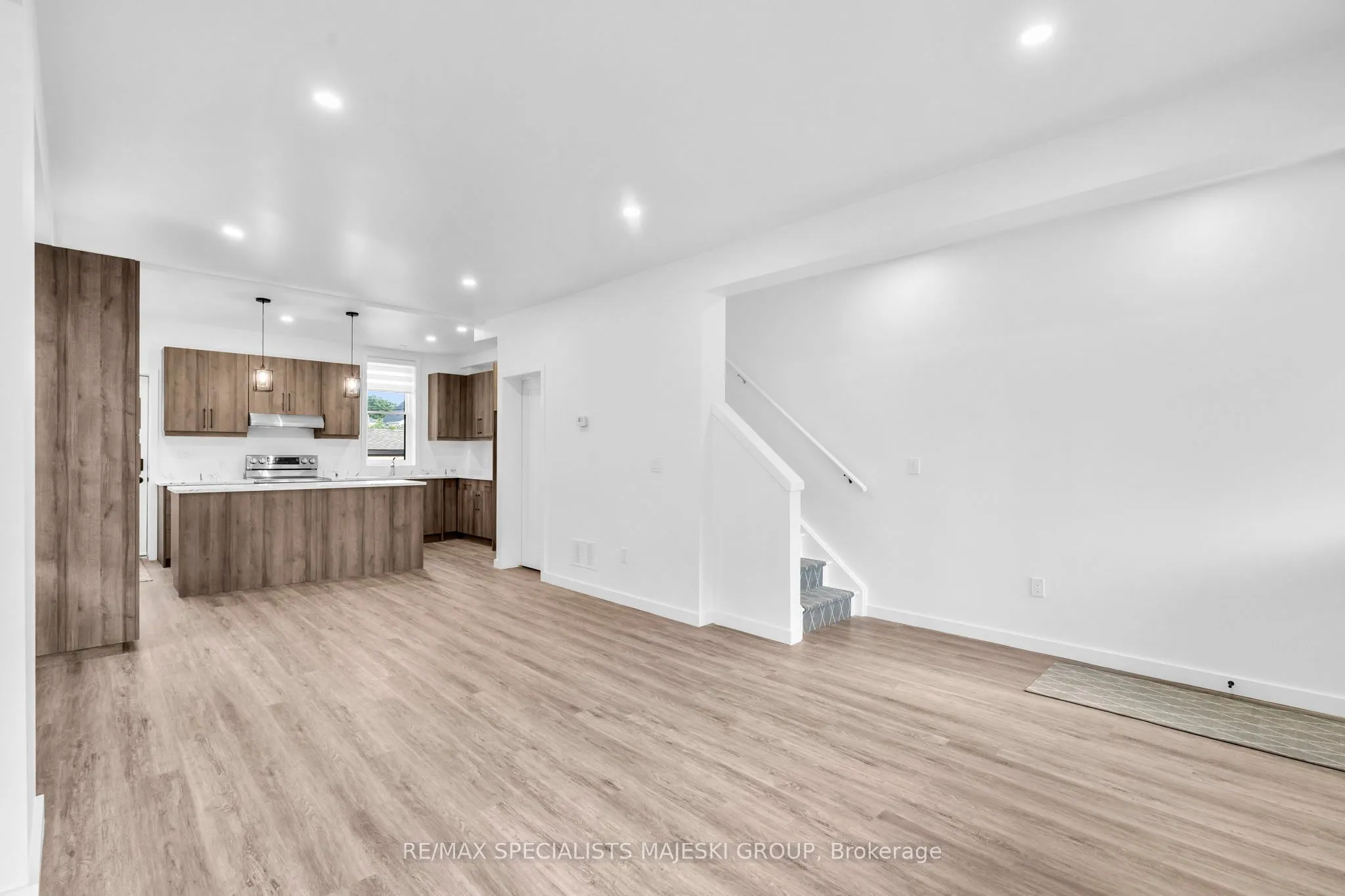 103 Kenilworth Avenue S