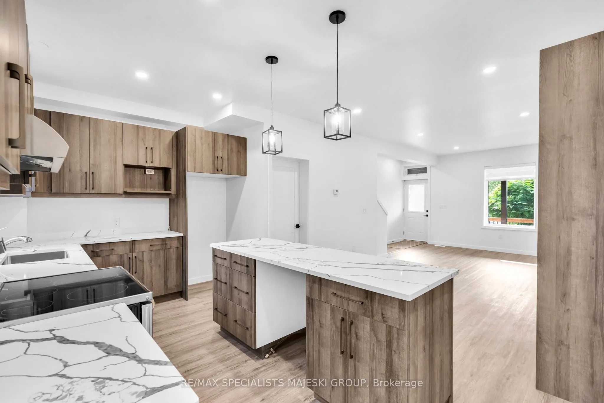 103 Kenilworth Avenue S