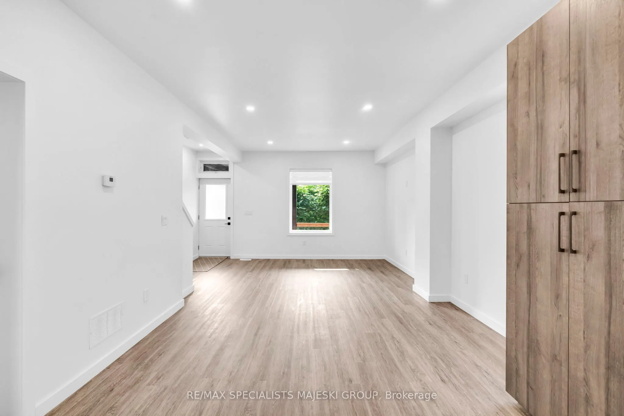 103 Kenilworth Avenue S