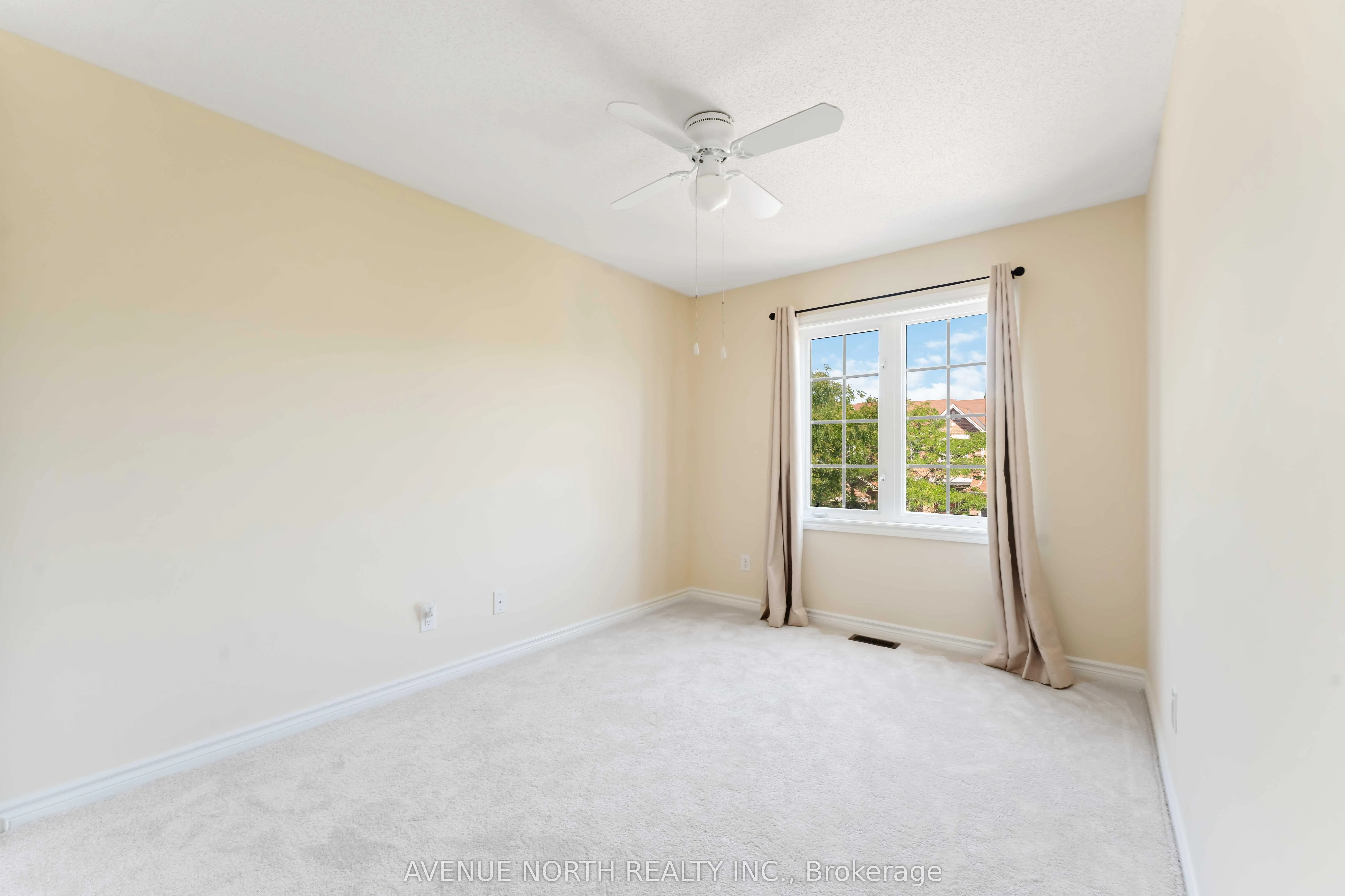 241 Waymark Crescent