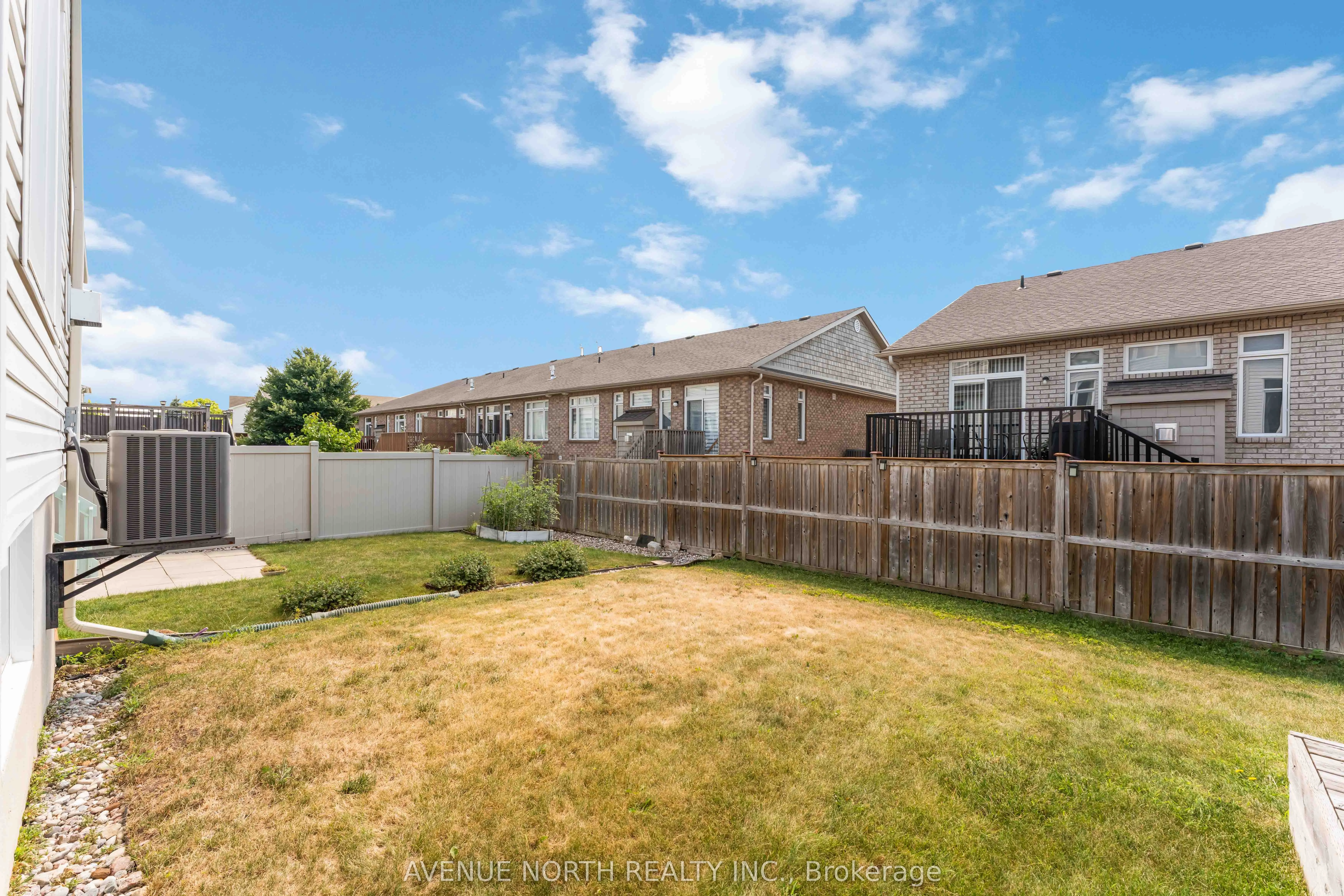 241 Waymark Crescent