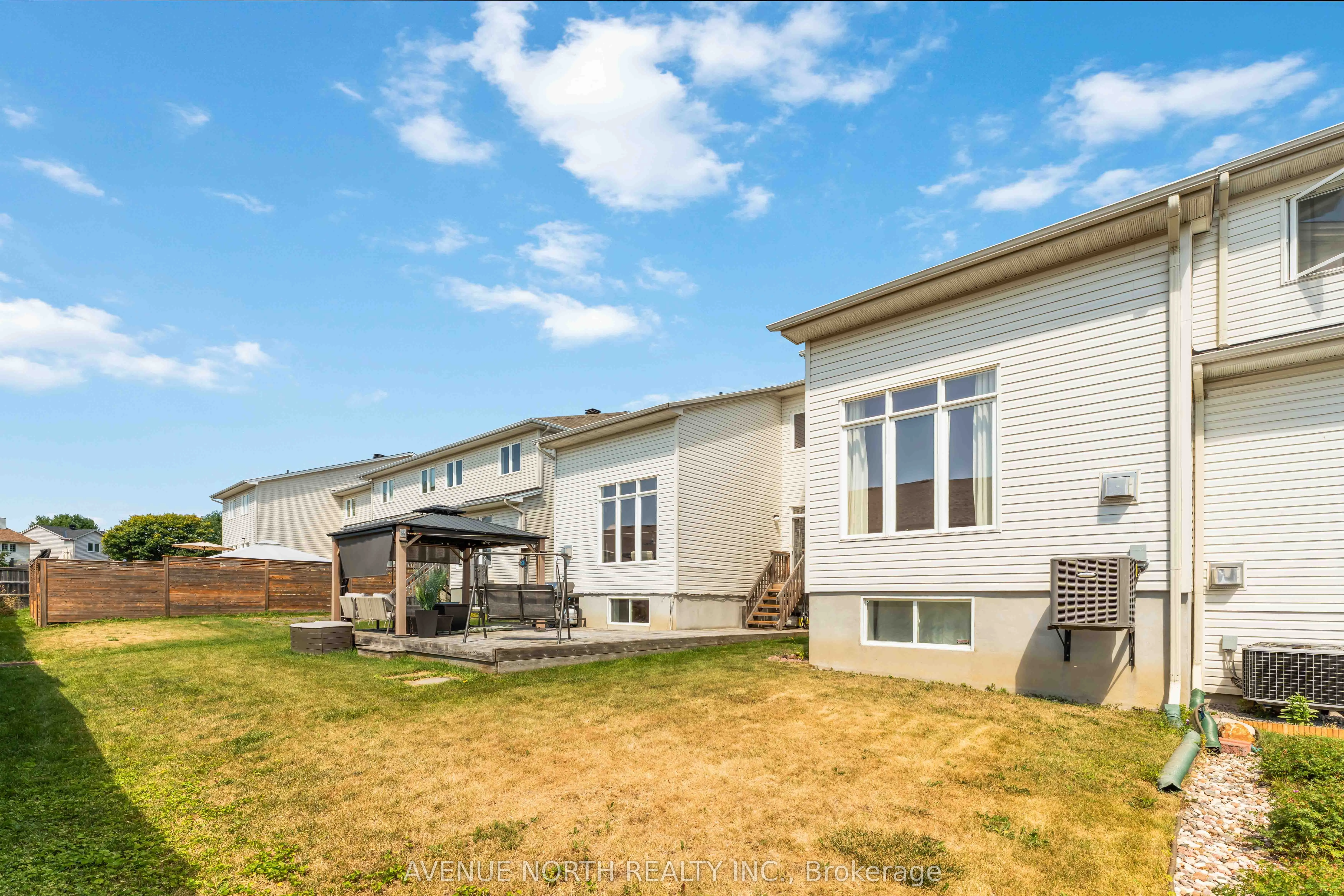 241 Waymark Crescent