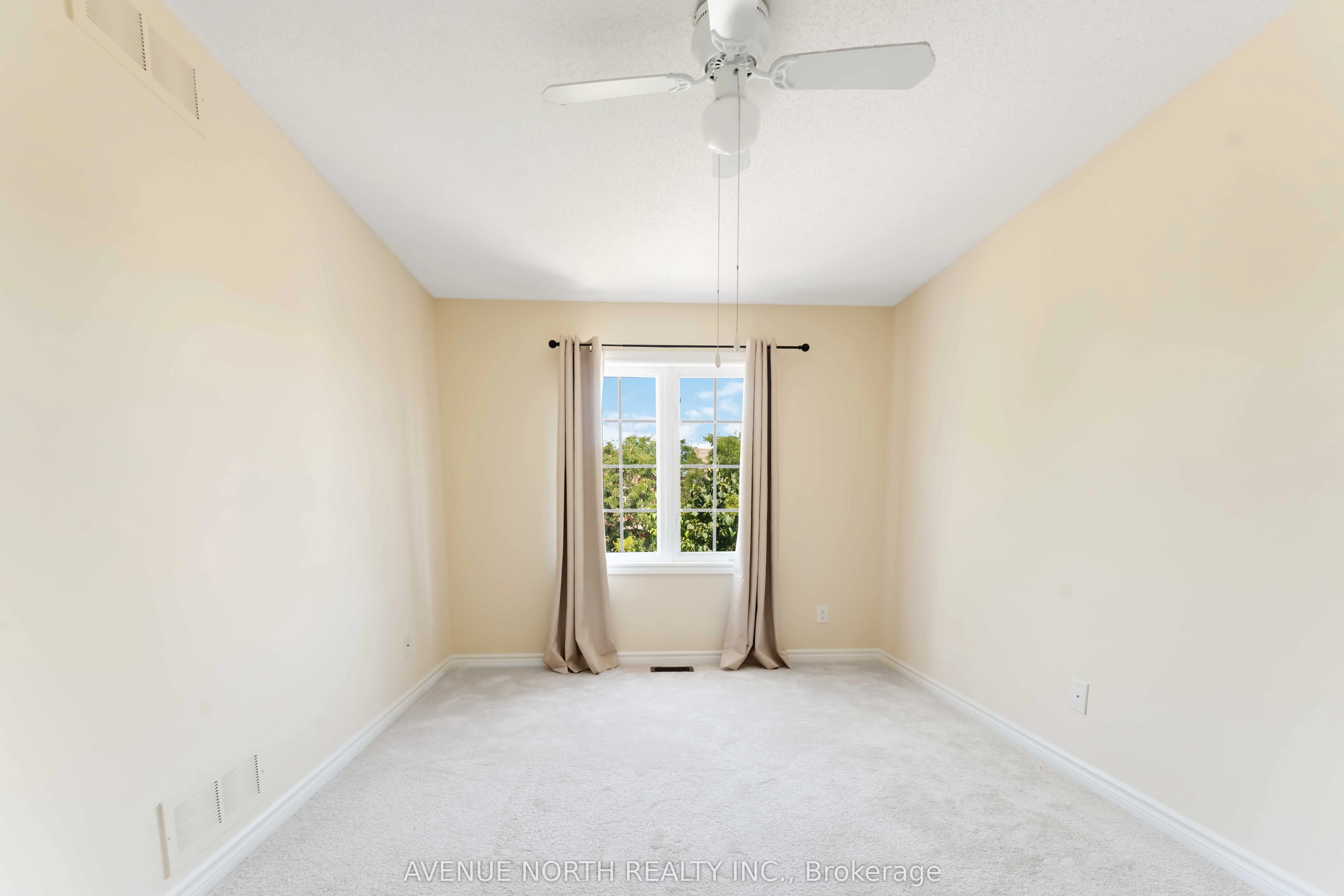 241 Waymark Crescent