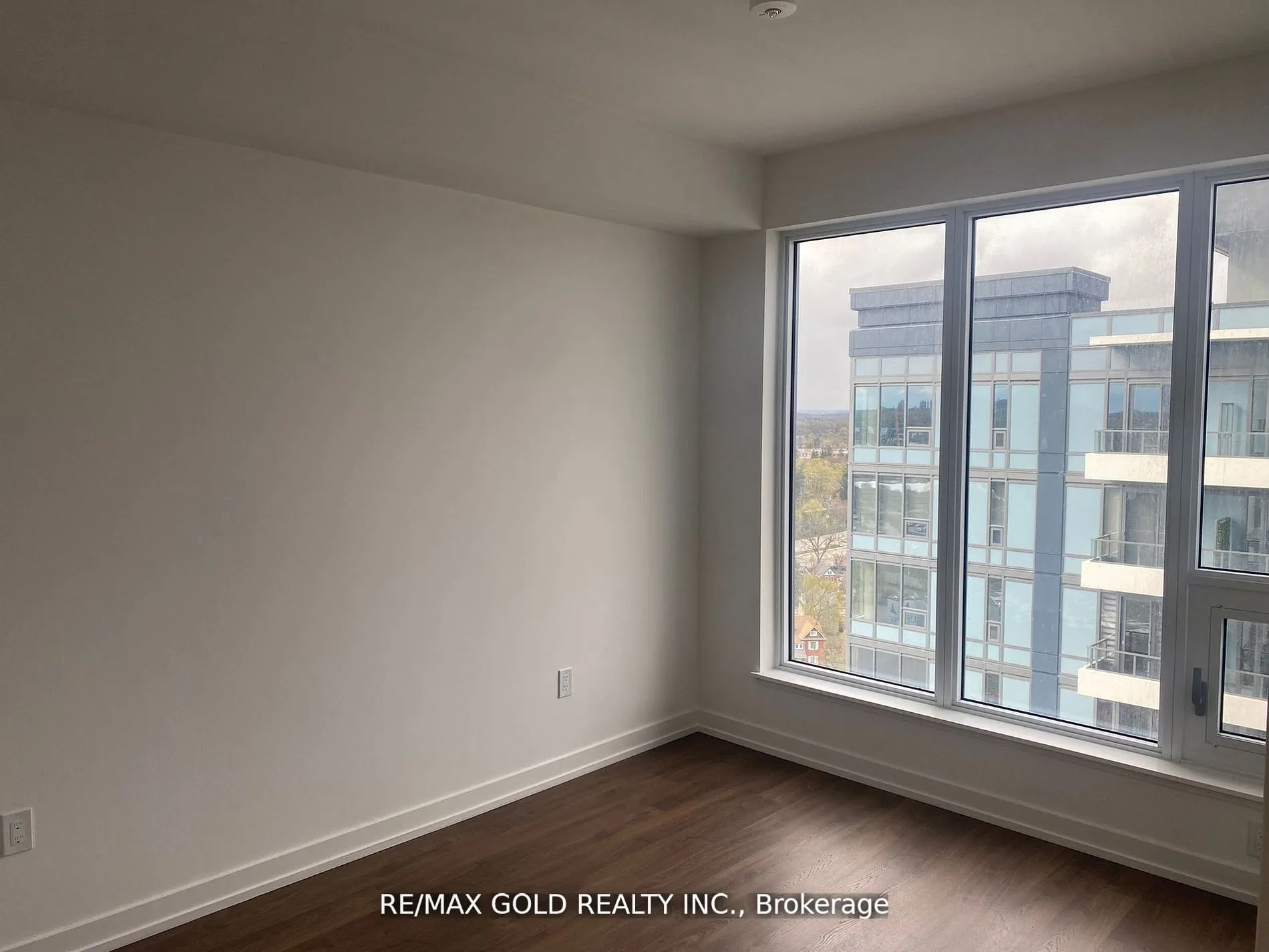 15 Wellington Street S, #1914