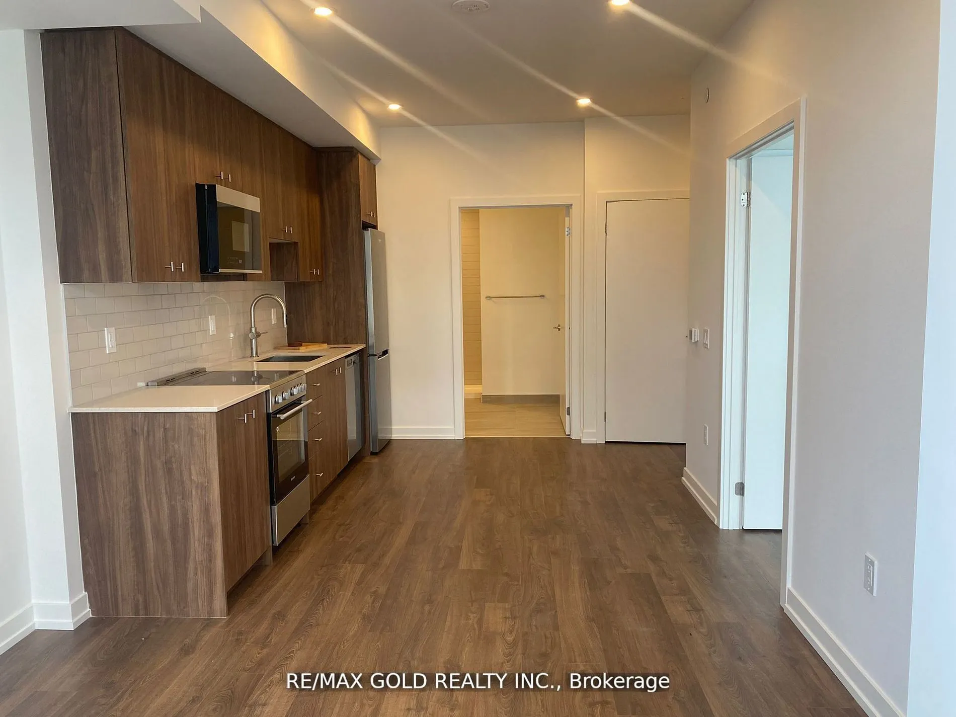 15 Wellington Street S, #1914