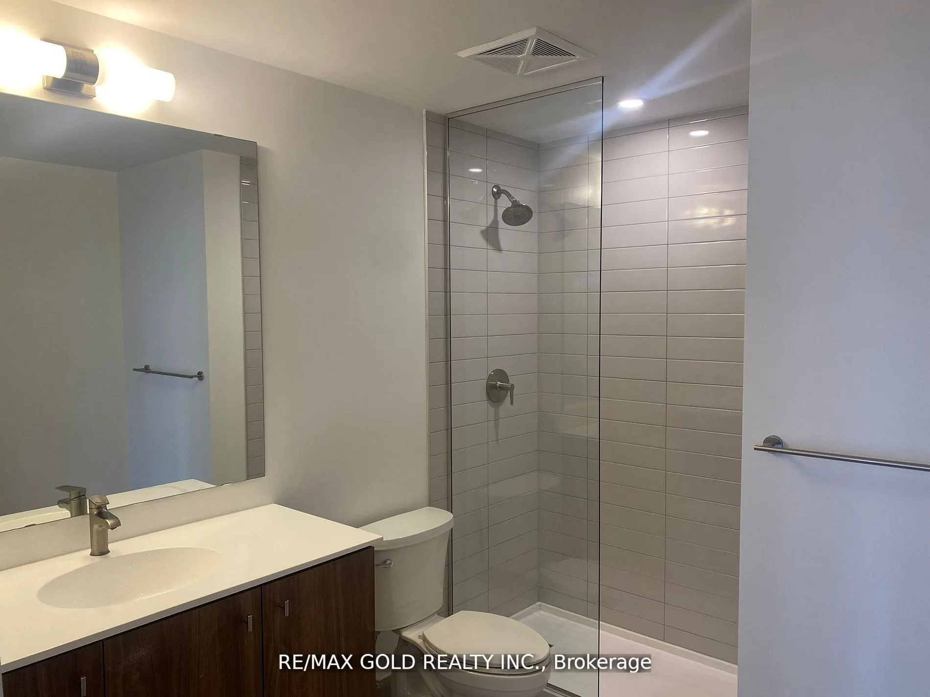 15 Wellington Street S, #1914