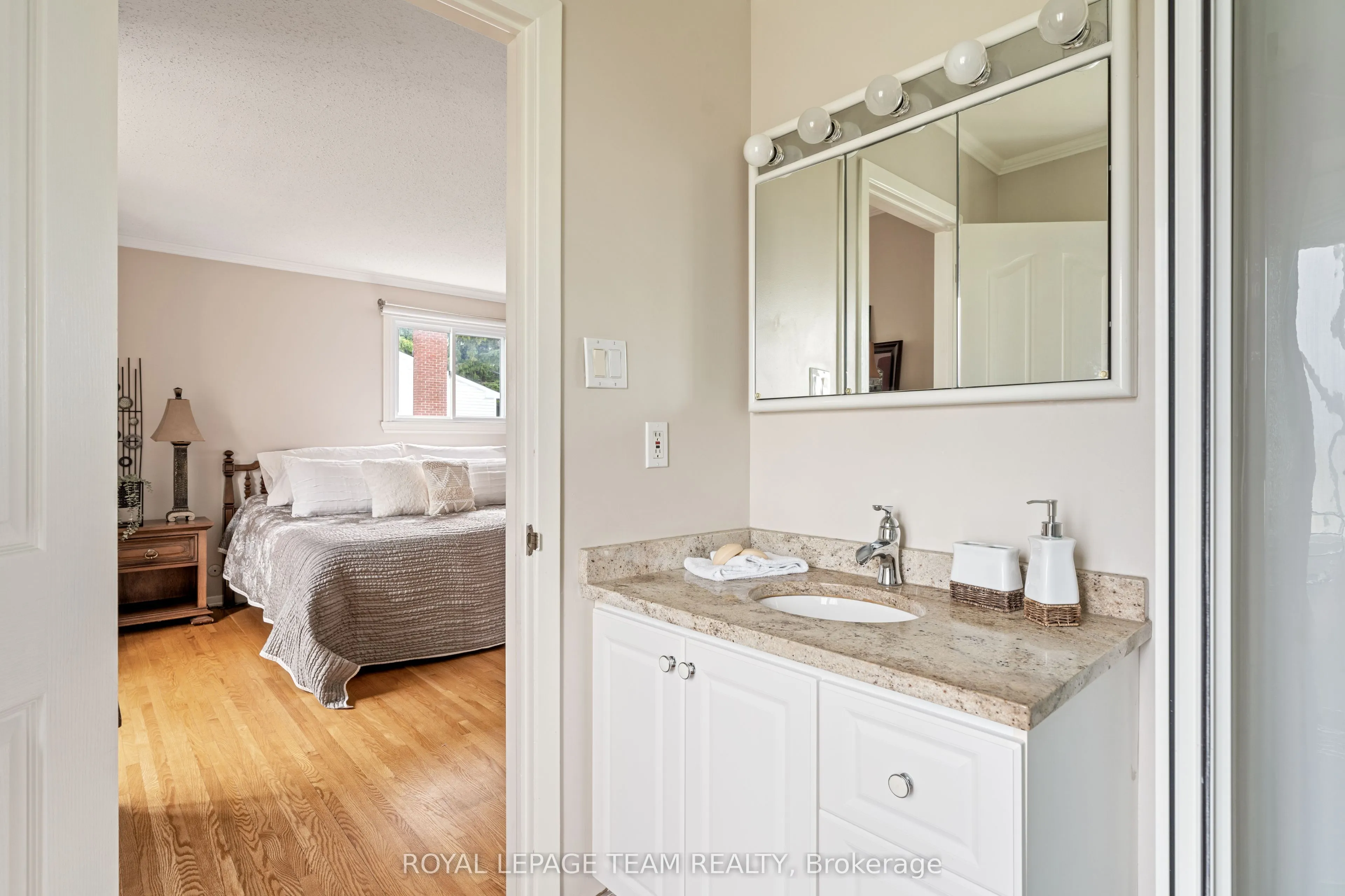 2128 Hubbard Crescent