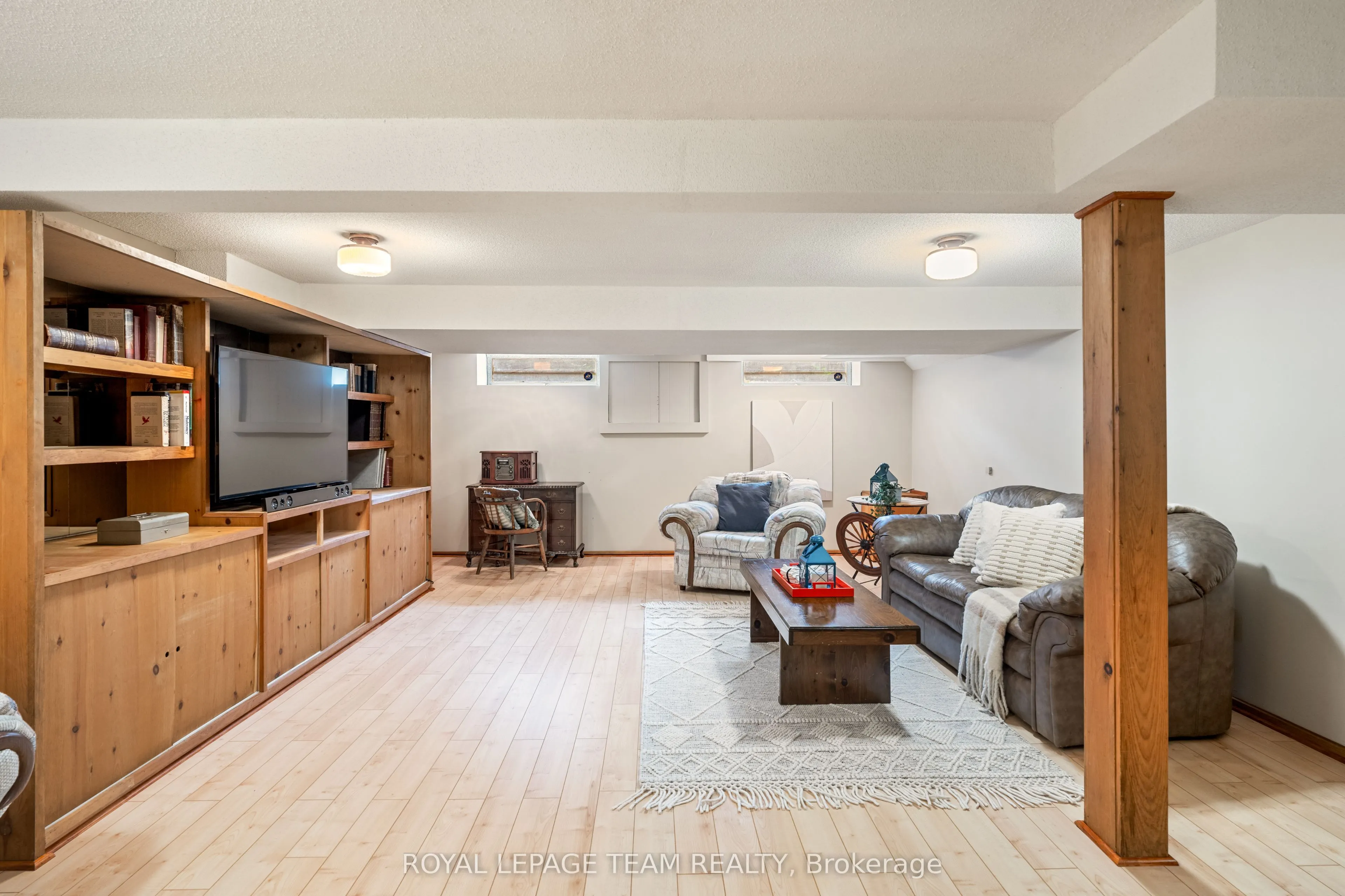 2128 Hubbard Crescent