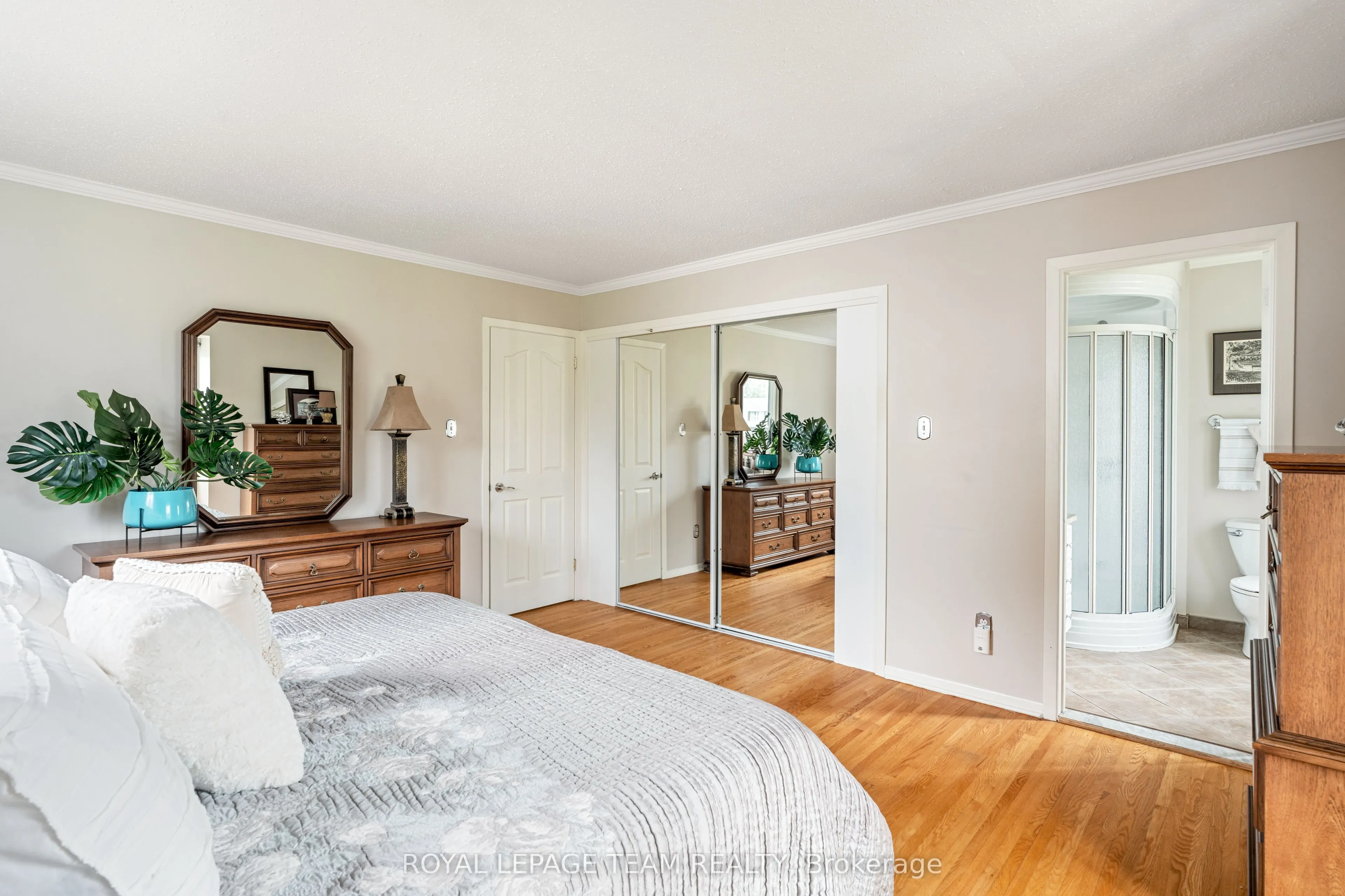 2128 Hubbard Crescent