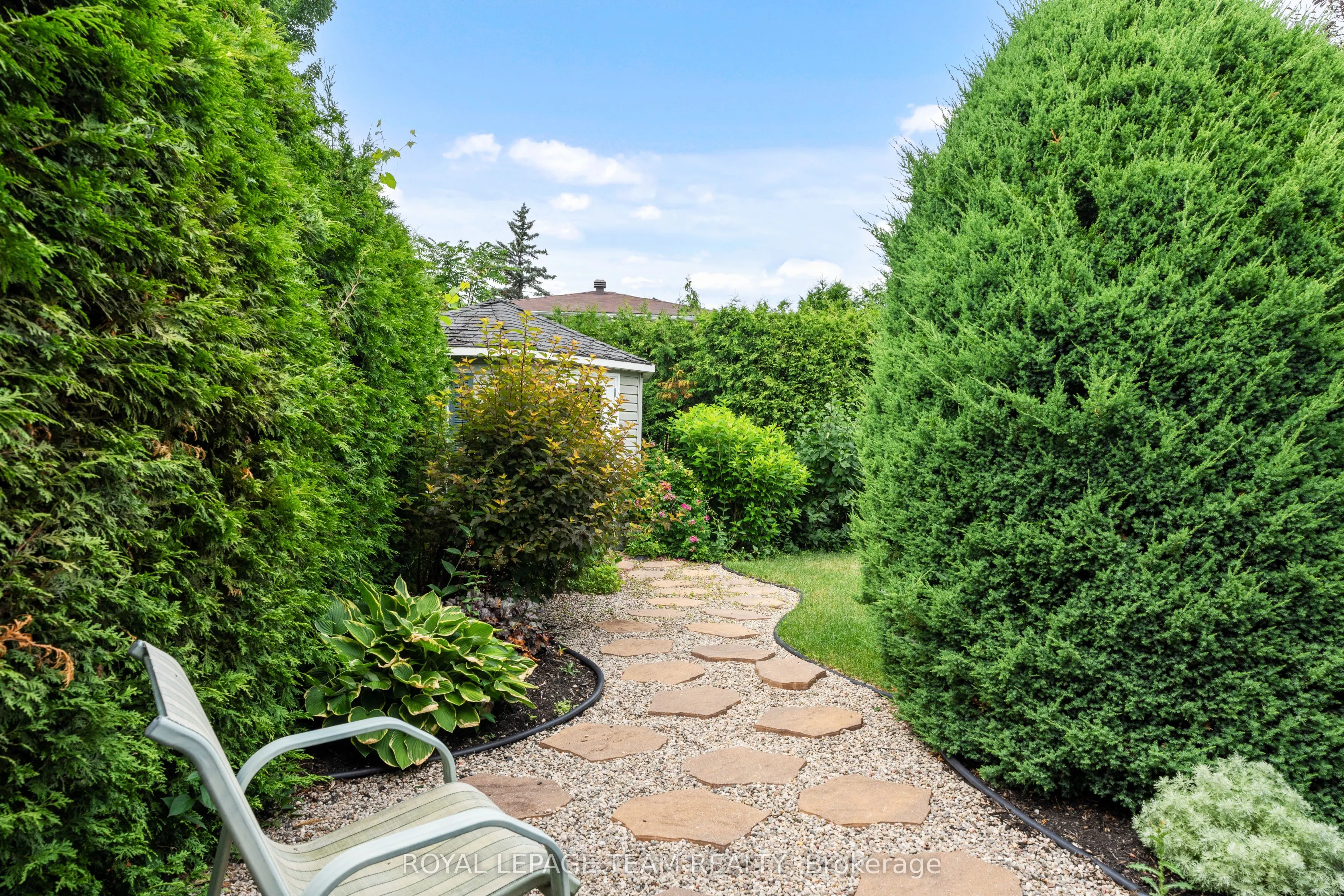 2128 Hubbard Crescent