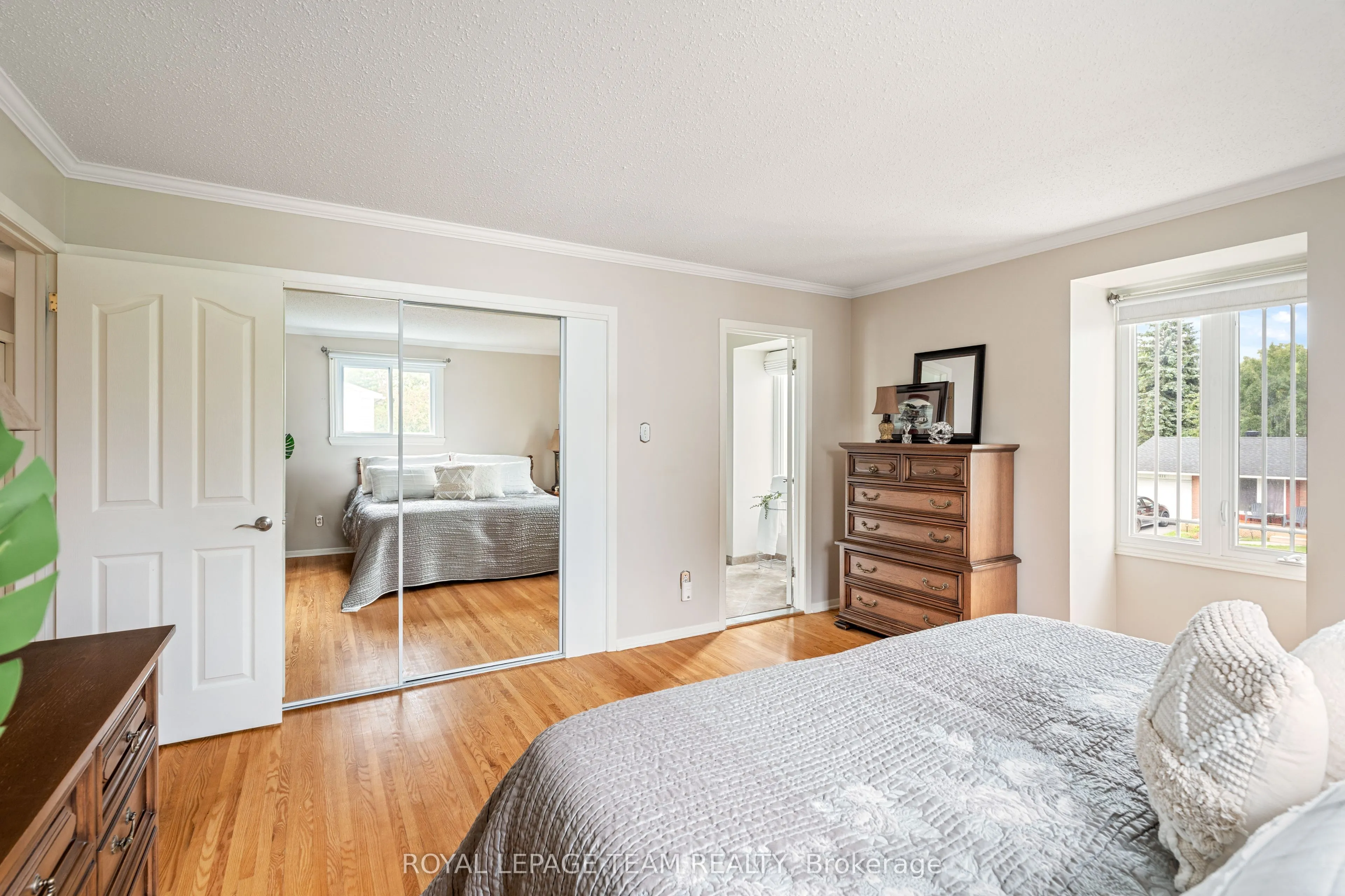 2128 Hubbard Crescent