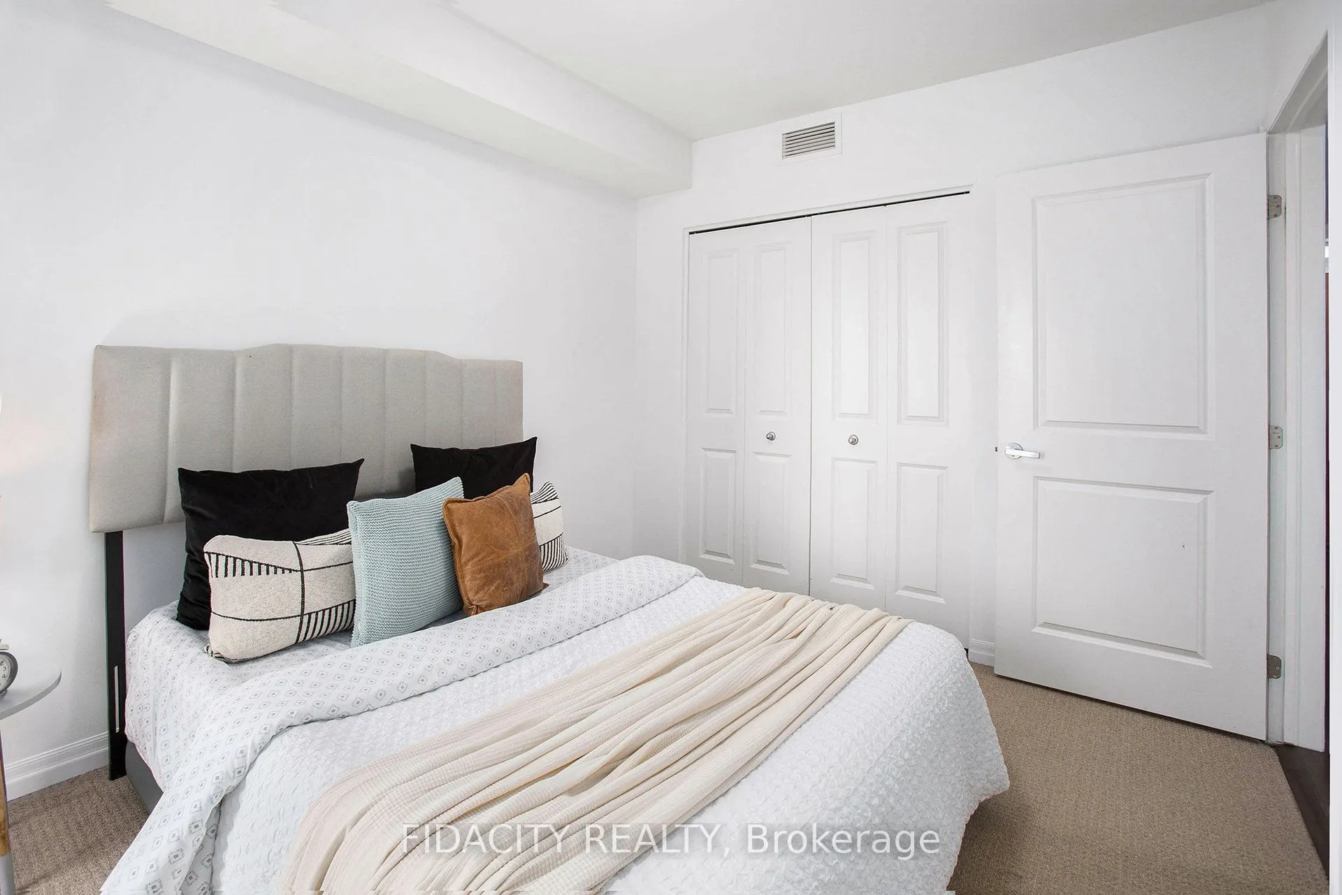 242 Rideau Street, #1105