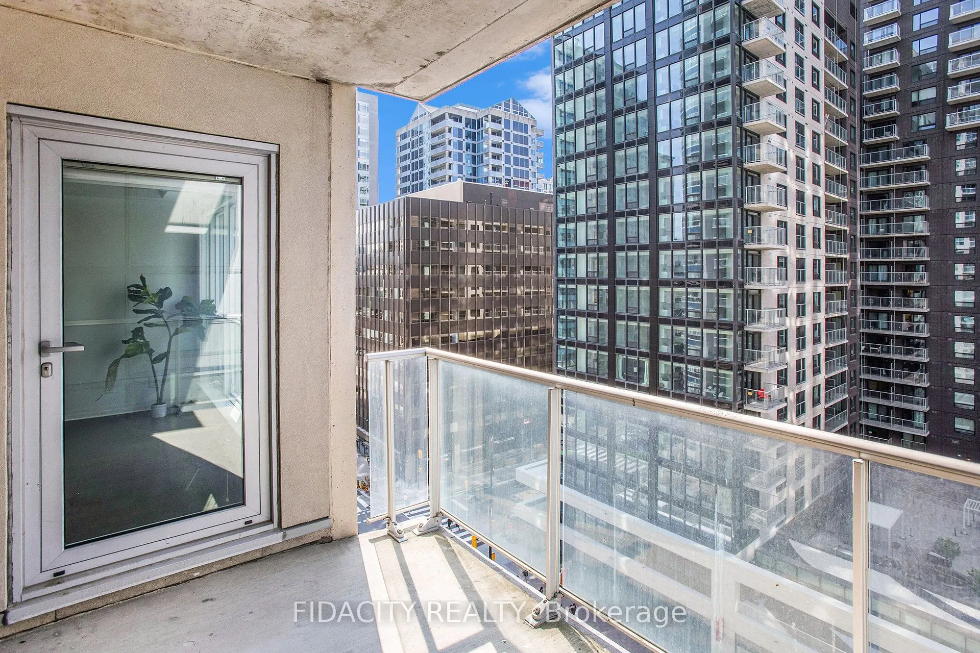 242 Rideau Street, #1105