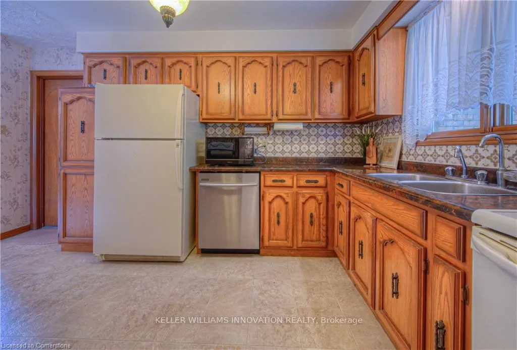 641 Black Oak Crescent
