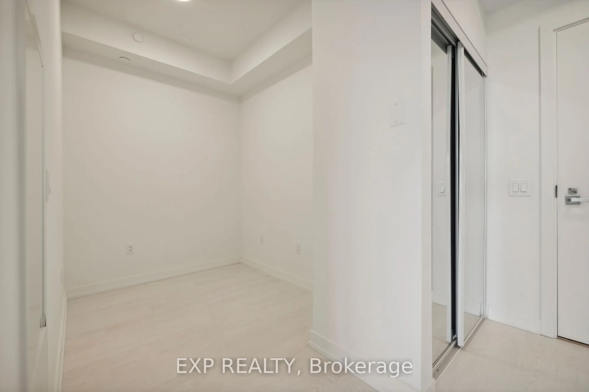 415 Main Street W, #514