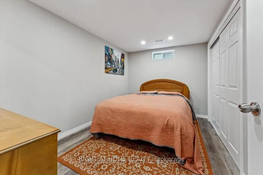 21 Kilbourne Crescent