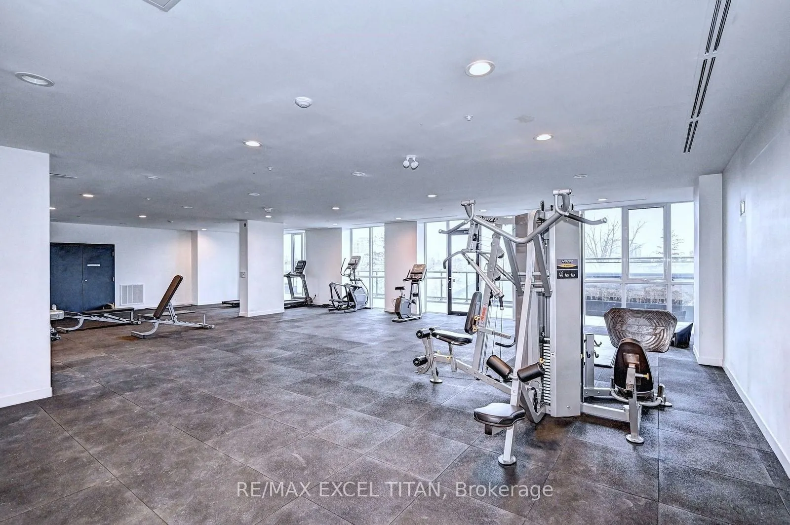 128 King Street N, #901