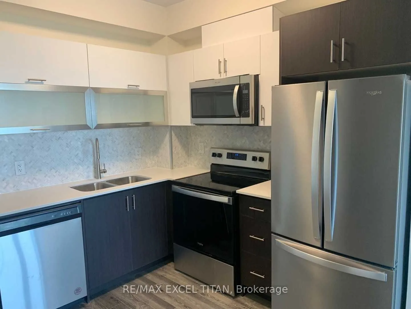 128 King Street N, #901