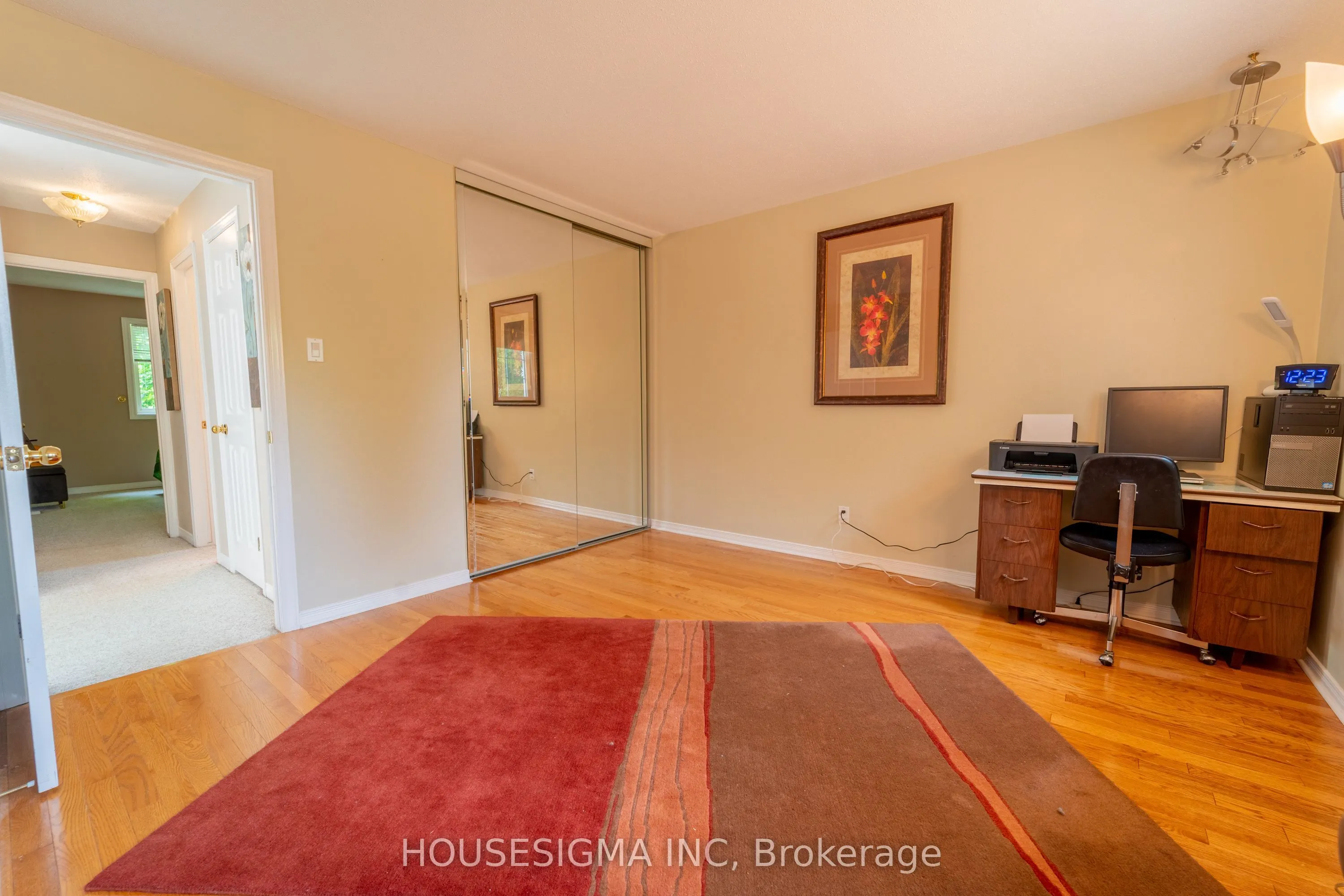 566 Falwyn Crescent