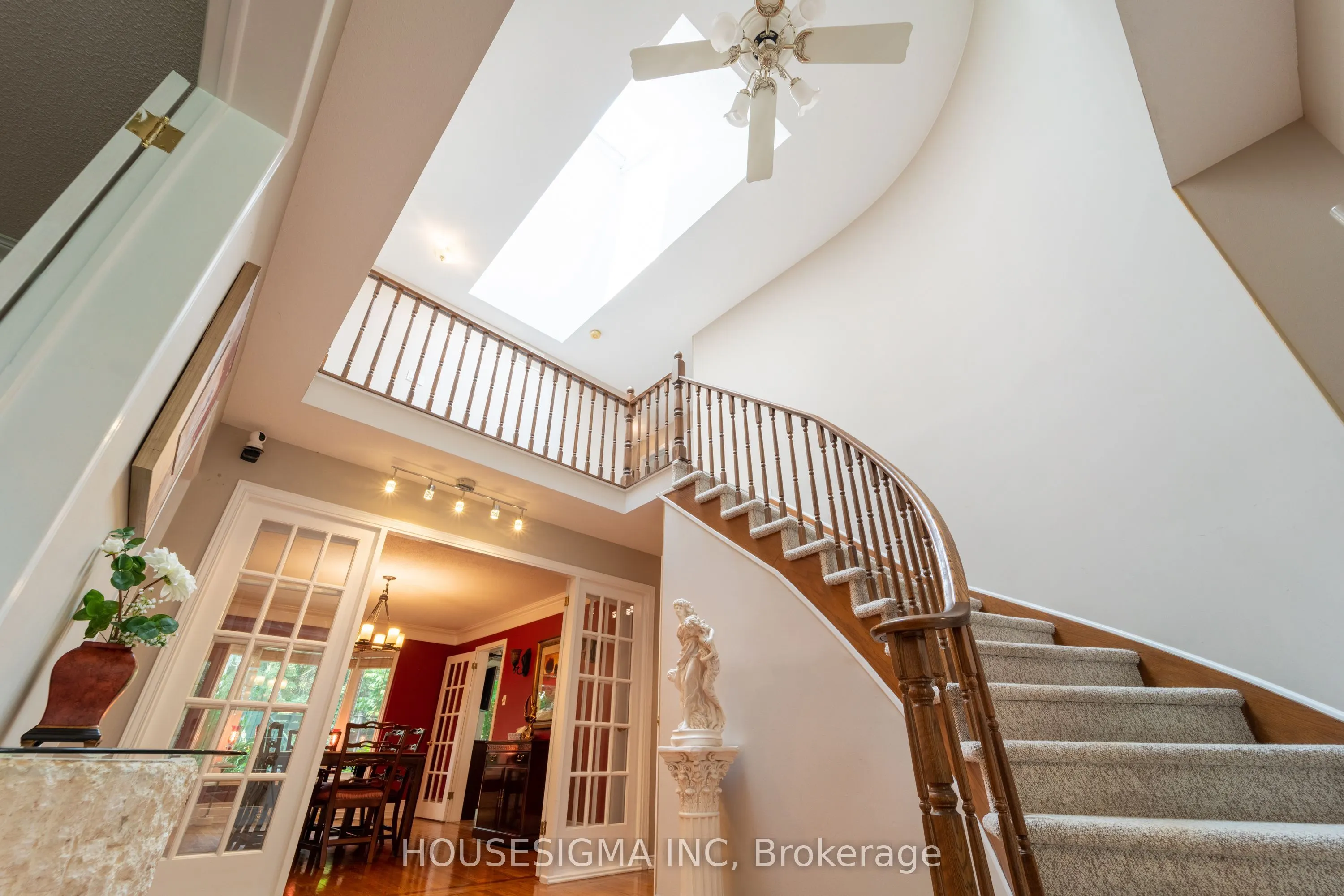 566 Falwyn Crescent