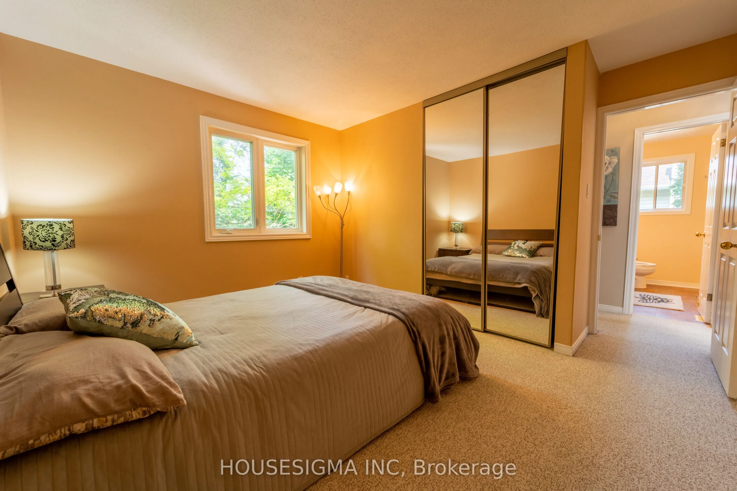 566 Falwyn Crescent