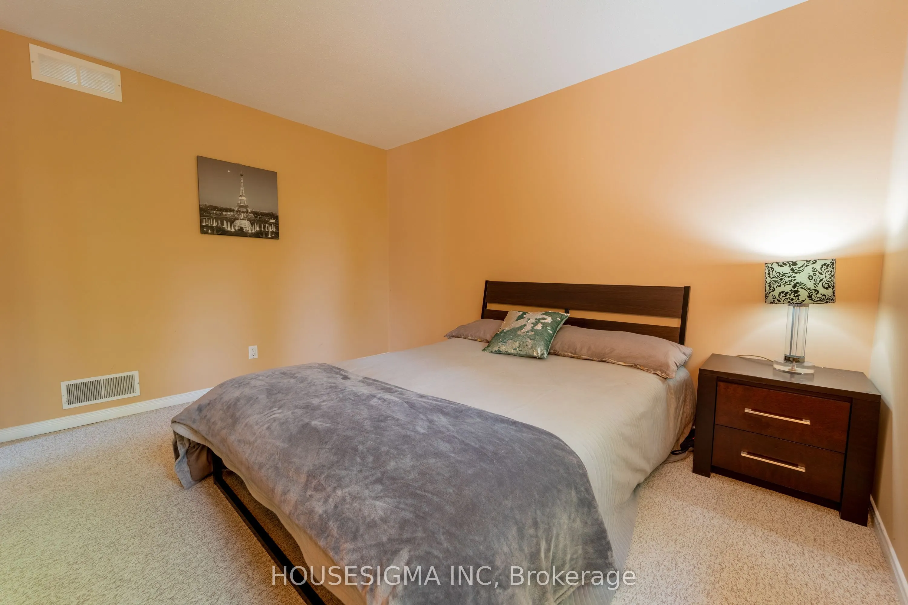 566 Falwyn Crescent
