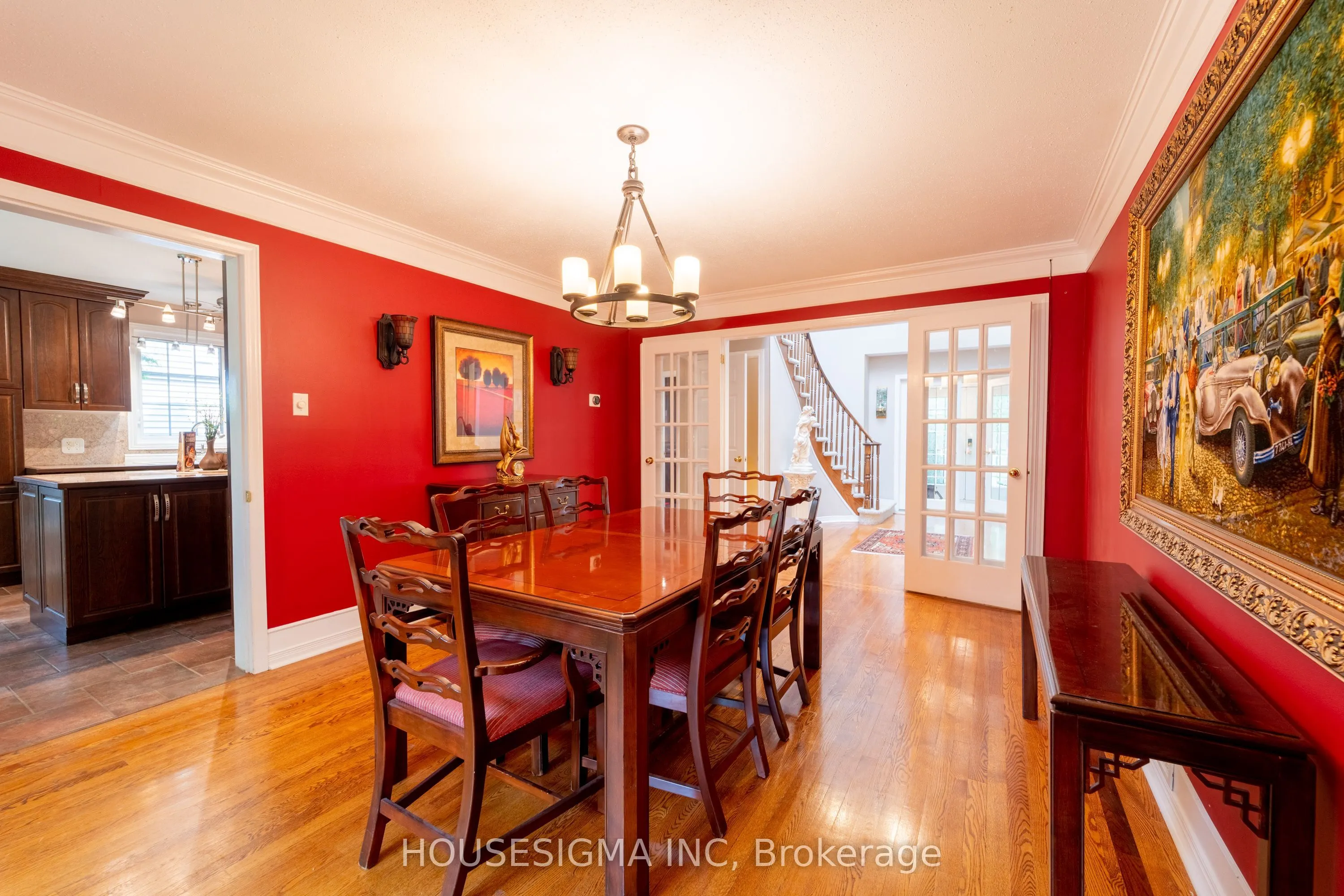 566 Falwyn Crescent