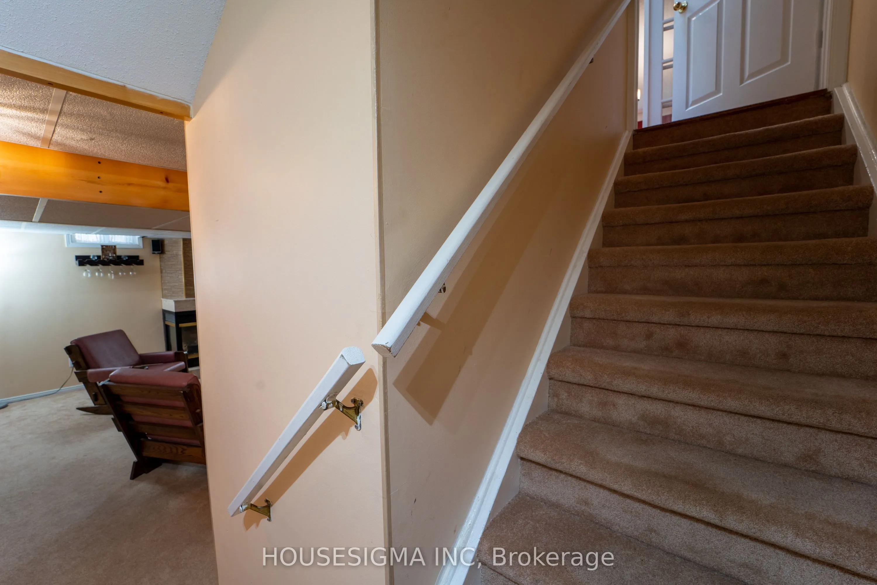 566 Falwyn Crescent