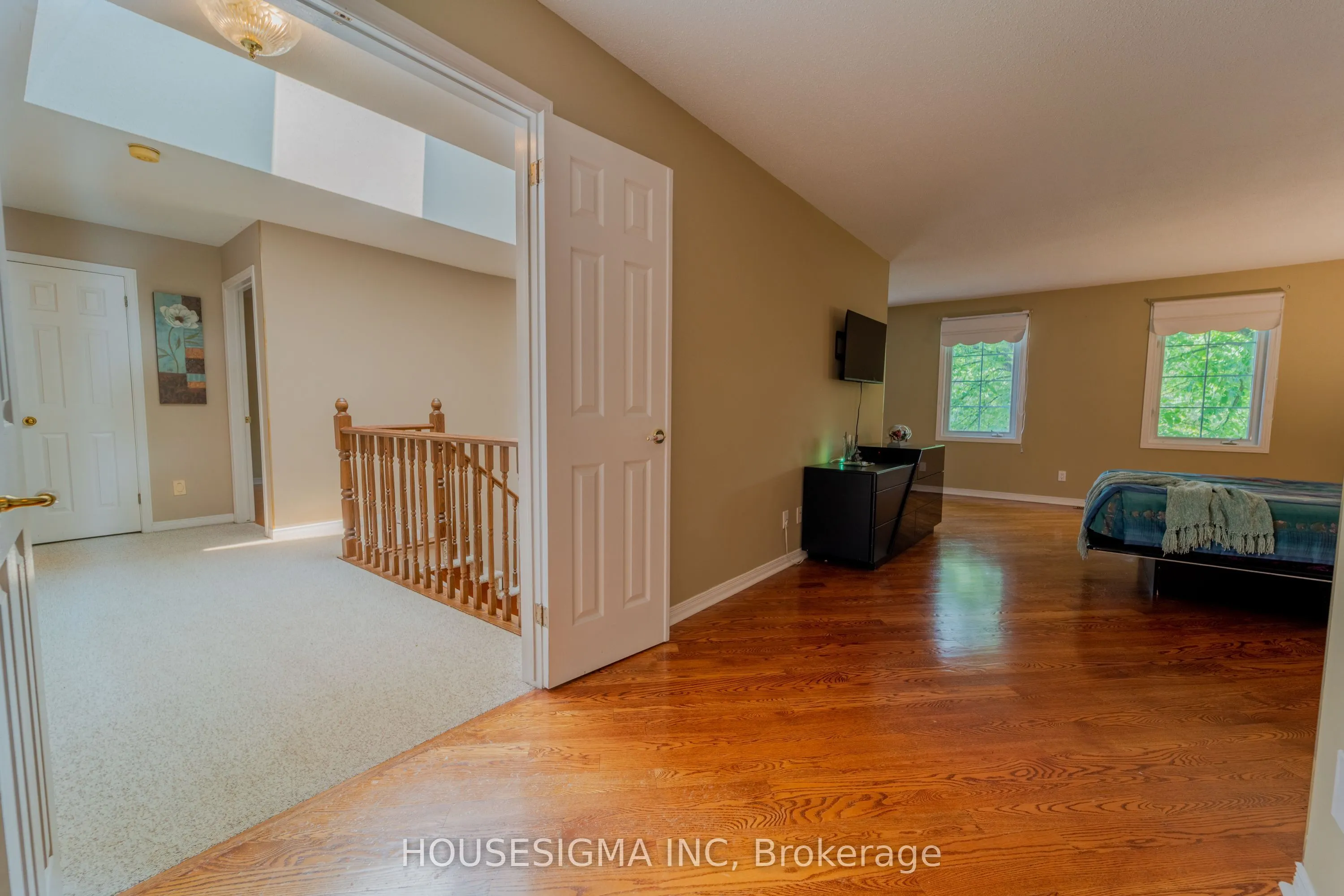 566 Falwyn Crescent